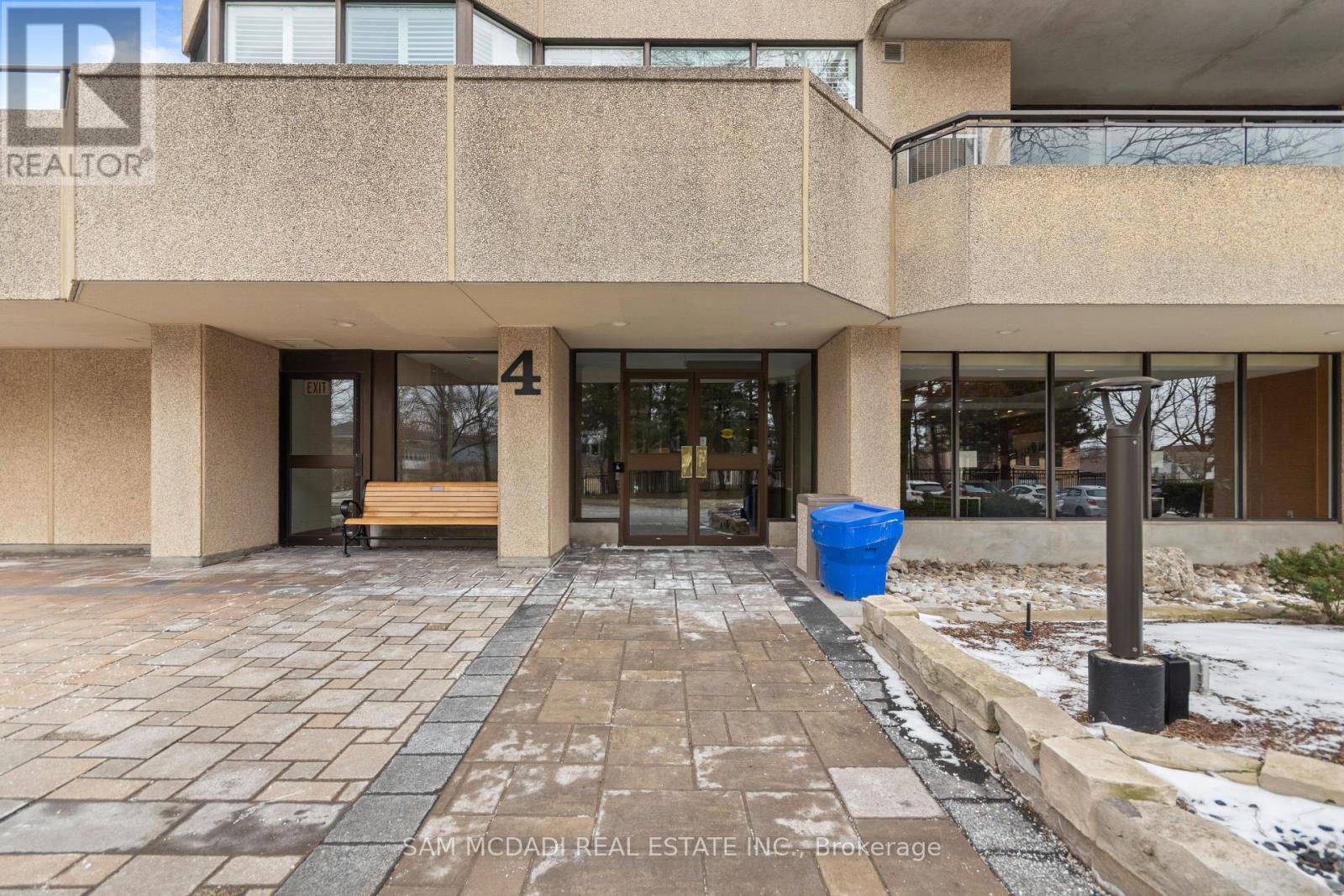 807 - 4 Willow Street, Waterloo, Ontario  N2J 1V5 - Photo 2 - X12920412