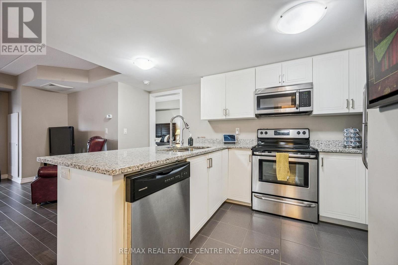 111 - 50 Bryan Court, Waterloo Region, Ontario  N2A 4N4 - Photo 3 - X12920432