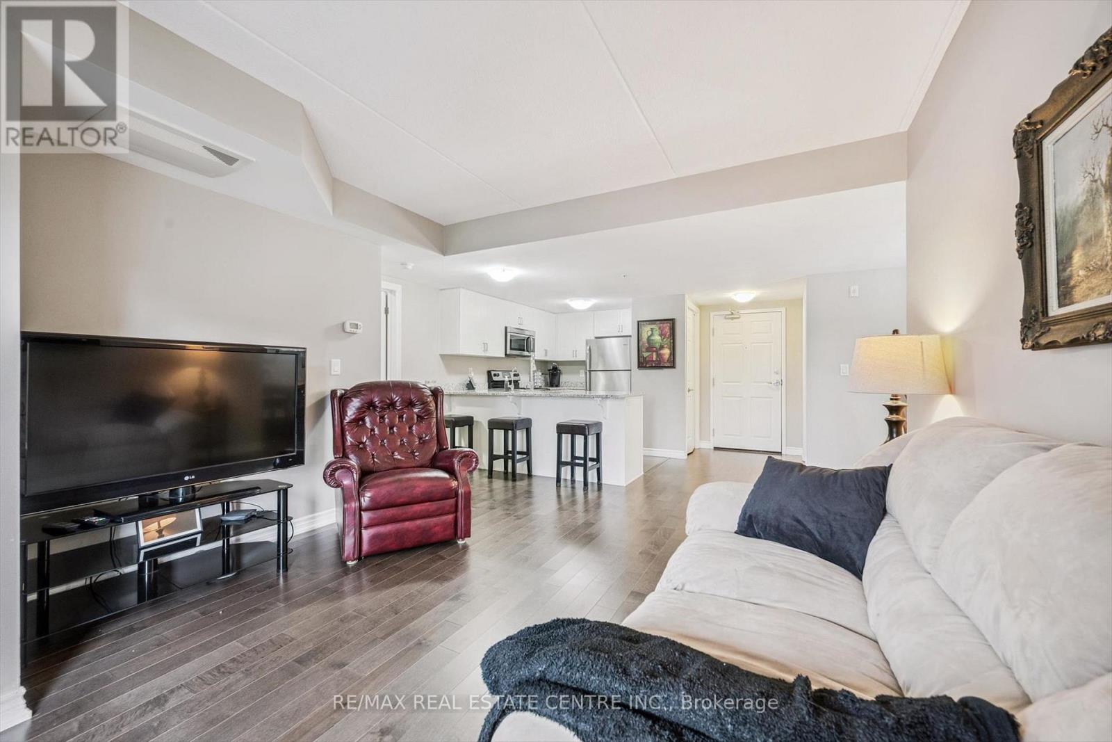 111 - 50 Bryan Court, Waterloo Region, Ontario  N2A 4N4 - Photo 6 - X12920432