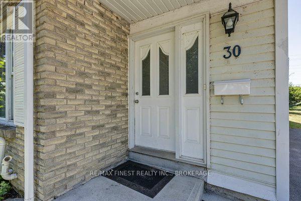 30 Woodstone Crescent, Kingston, Ontario  K7M 6K9 - Photo 5 - X12920648