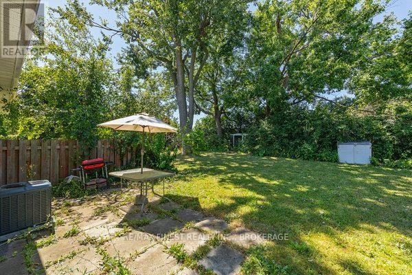 30 Woodstone Crescent, Kingston, Ontario  K7M 6K9 - Photo 8 - X12920648