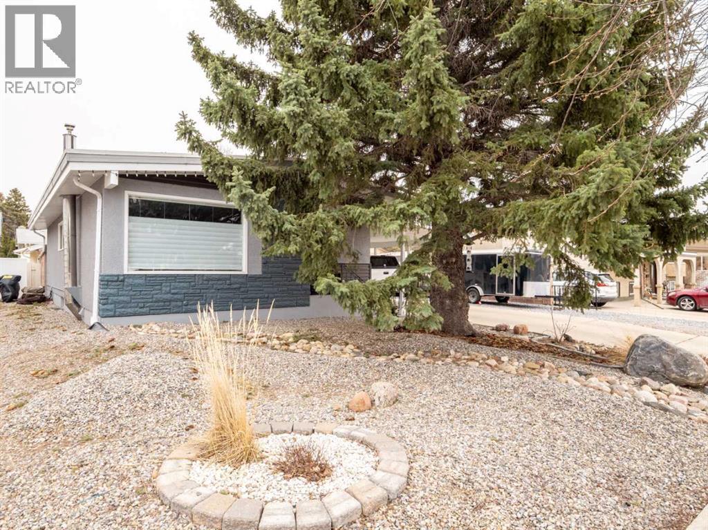 1707 Lakemount Boulevard S, Lethbridge, Alberta  T1K 3K5 - Photo 2 - A2296210