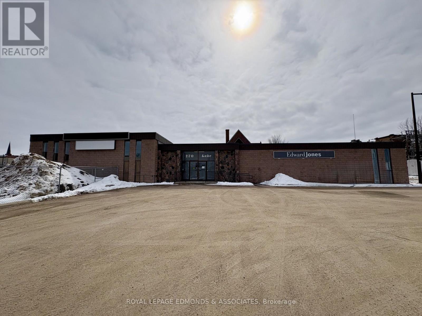 A,b - 270 Lake Street, Pembroke, Ontario  K8A 7Y9 - Photo 2 - X12445715