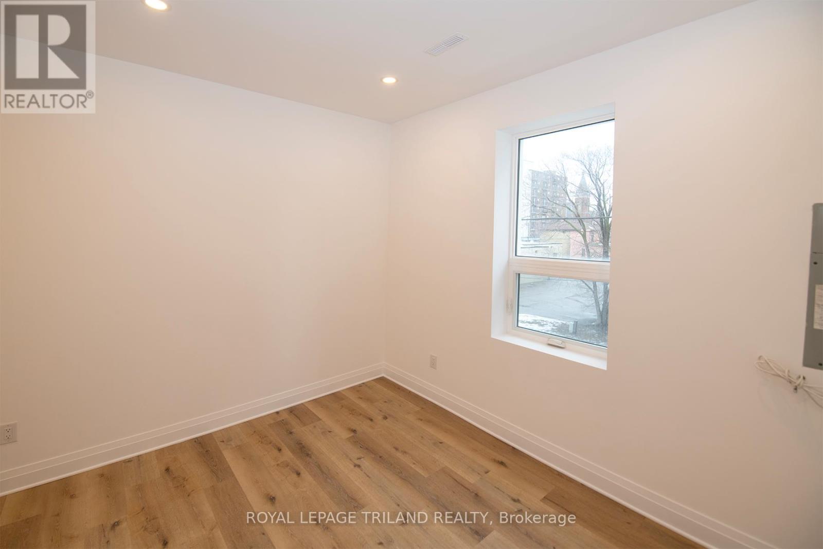 201 - 425 Dundas Street, London East, Ontario  N6B 1V9 - Photo 8 - X12920556