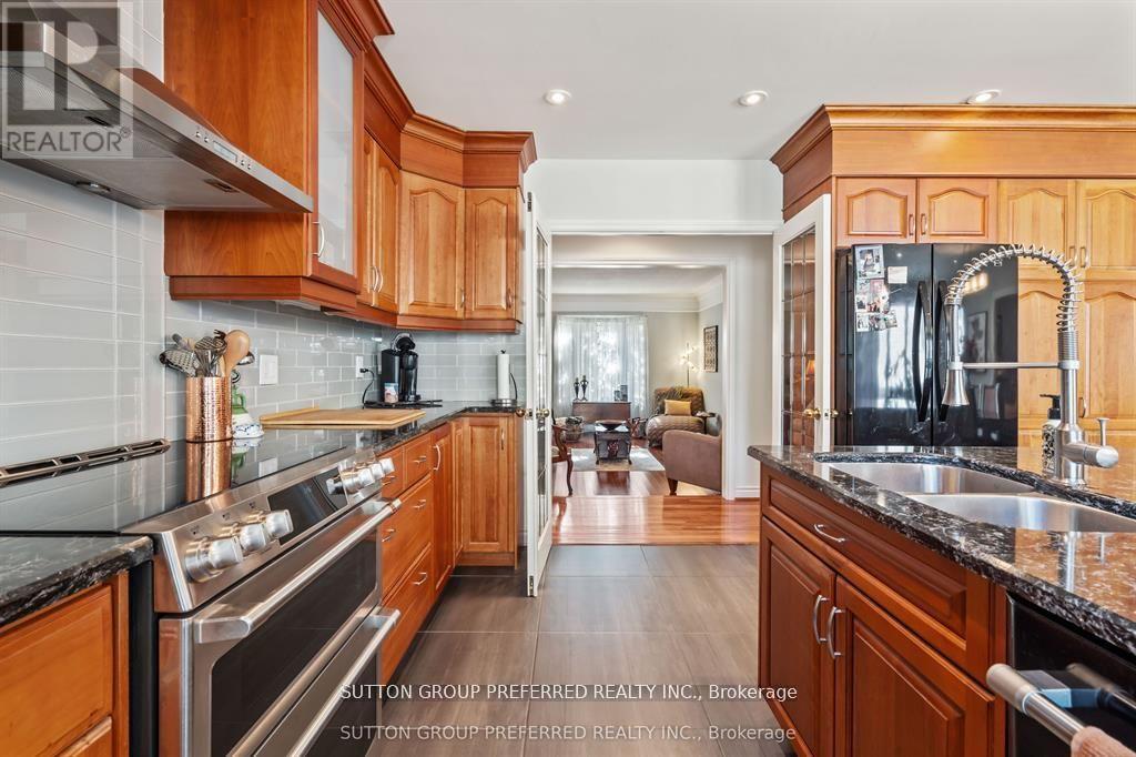 31 Havenwood Way, London North, Ontario  N6H 5B8 - Photo 10 - X12920566