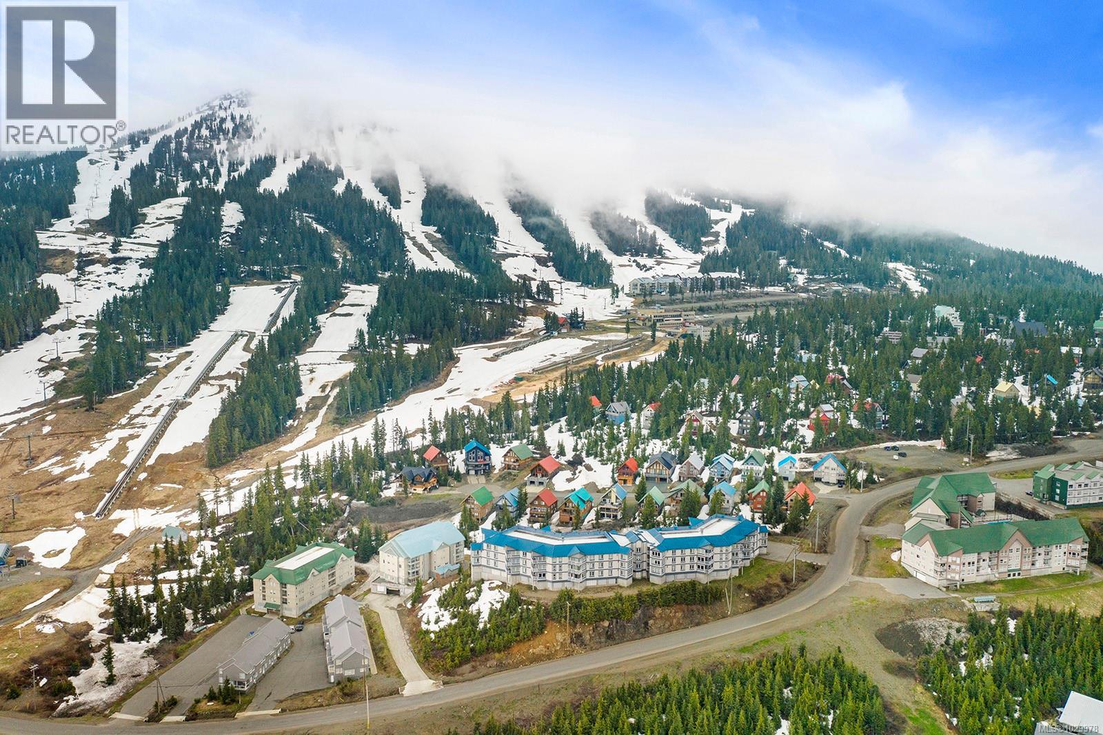 212 1320 Henry Rd, Courtenay, British Columbia  V0P 1N0 - Photo 2 - 1029978