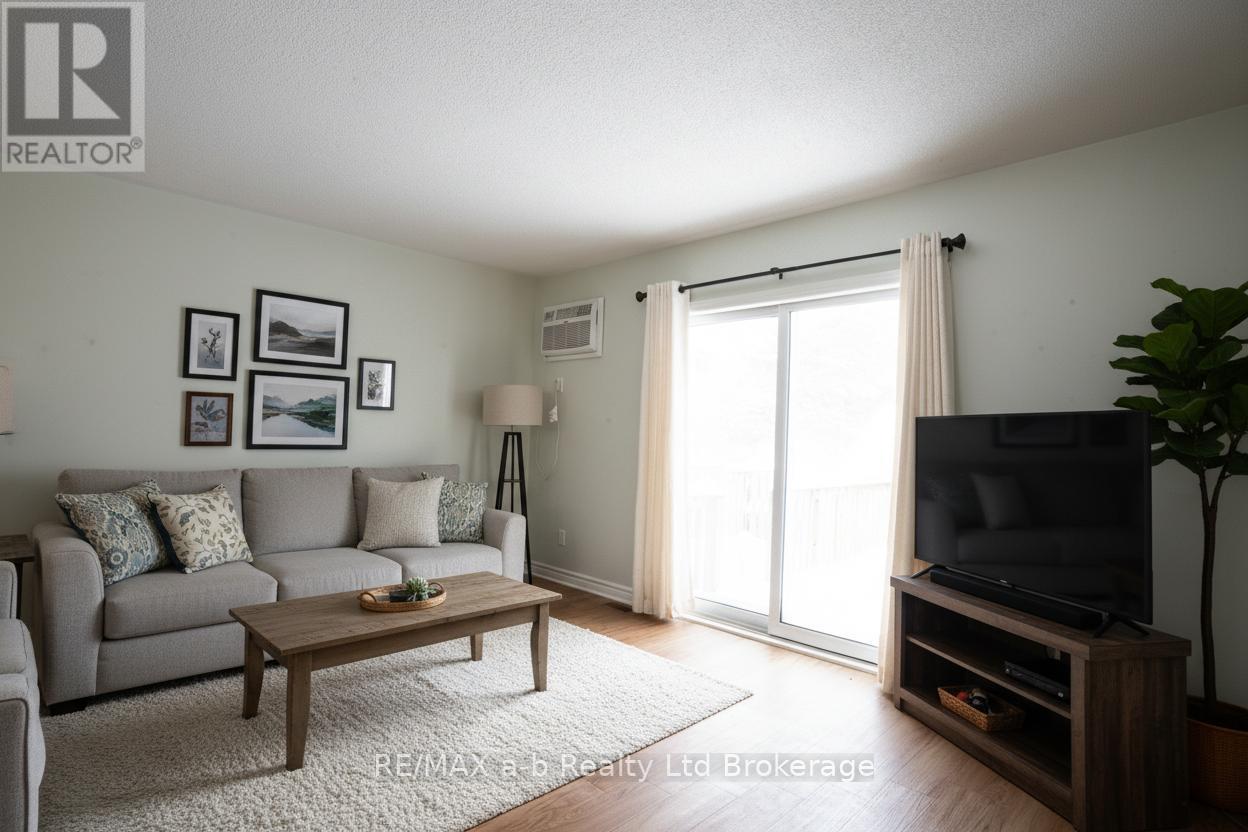 4 - 10 Dufferin Street, Norwich, Ontario  N0J 1P0 - Photo 5 - X12705076