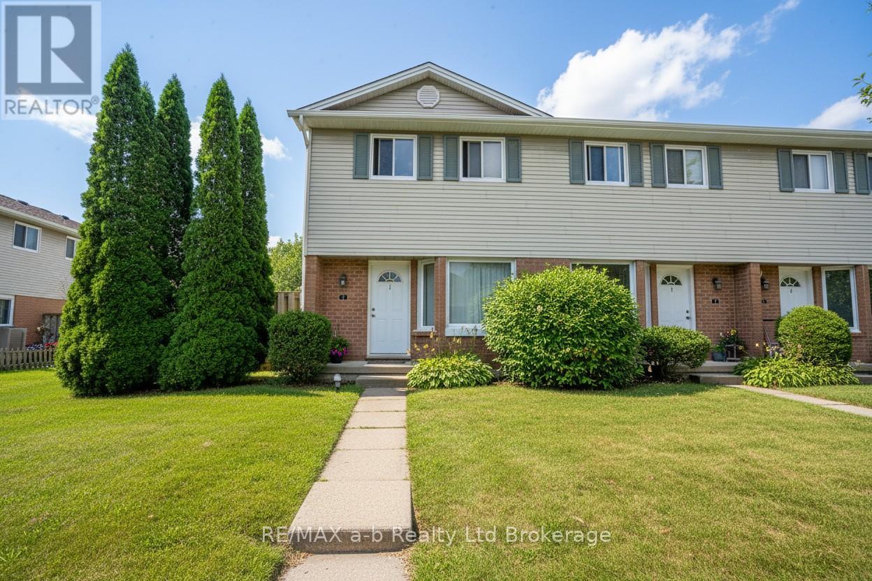 4 - 10 DUFFERIN STREET, Norwich, Ontario