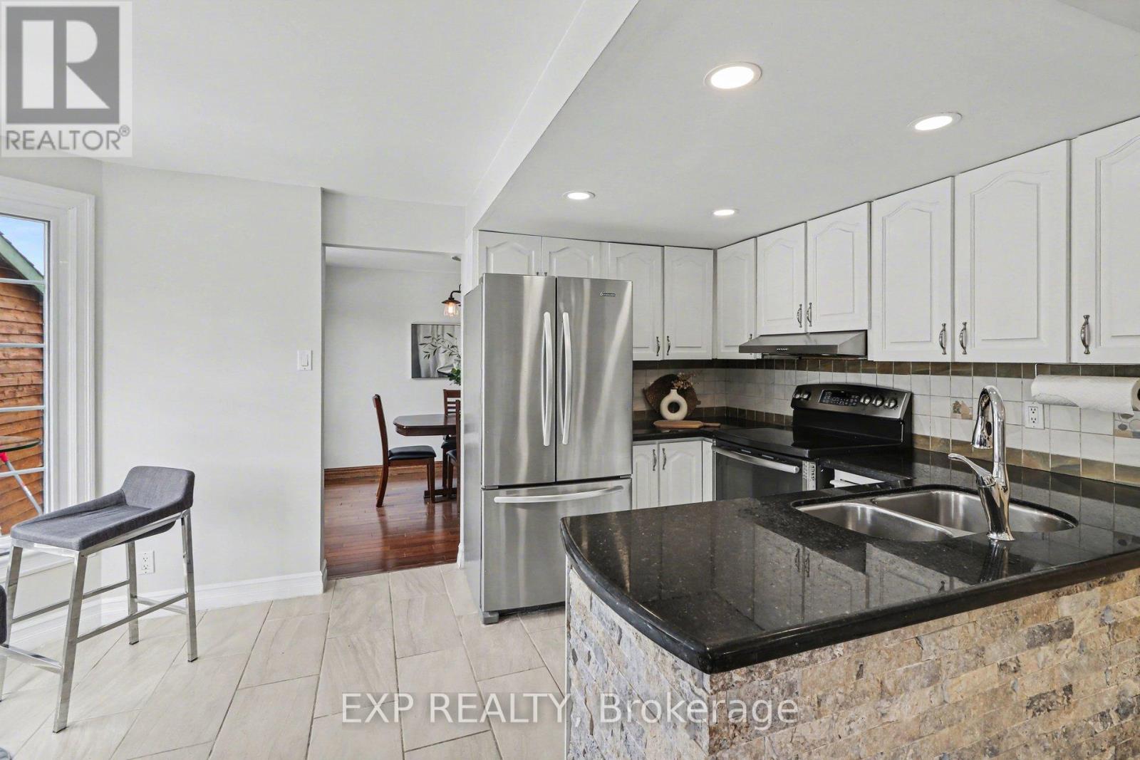 1528 Missyabit Drive, Ottawa, Ontario  K1E 2M6 - Photo 10 - X12920670