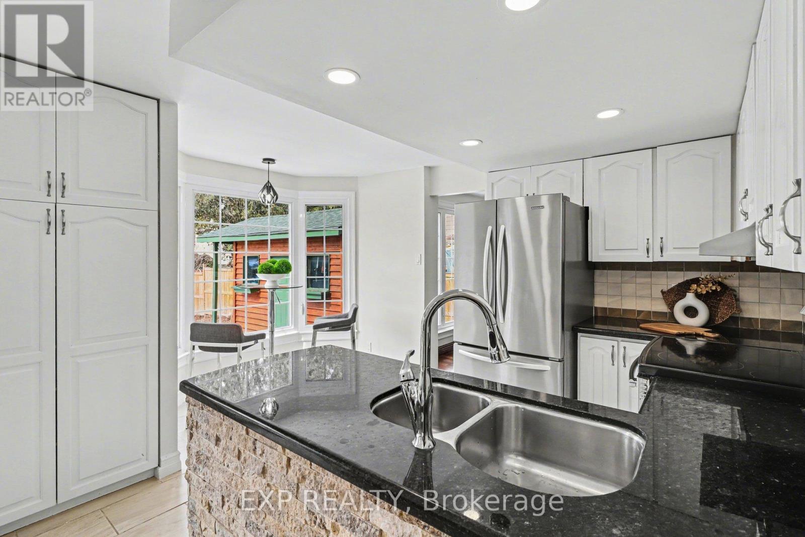 1528 Missyabit Drive, Ottawa, Ontario  K1E 2M6 - Photo 11 - X12920670