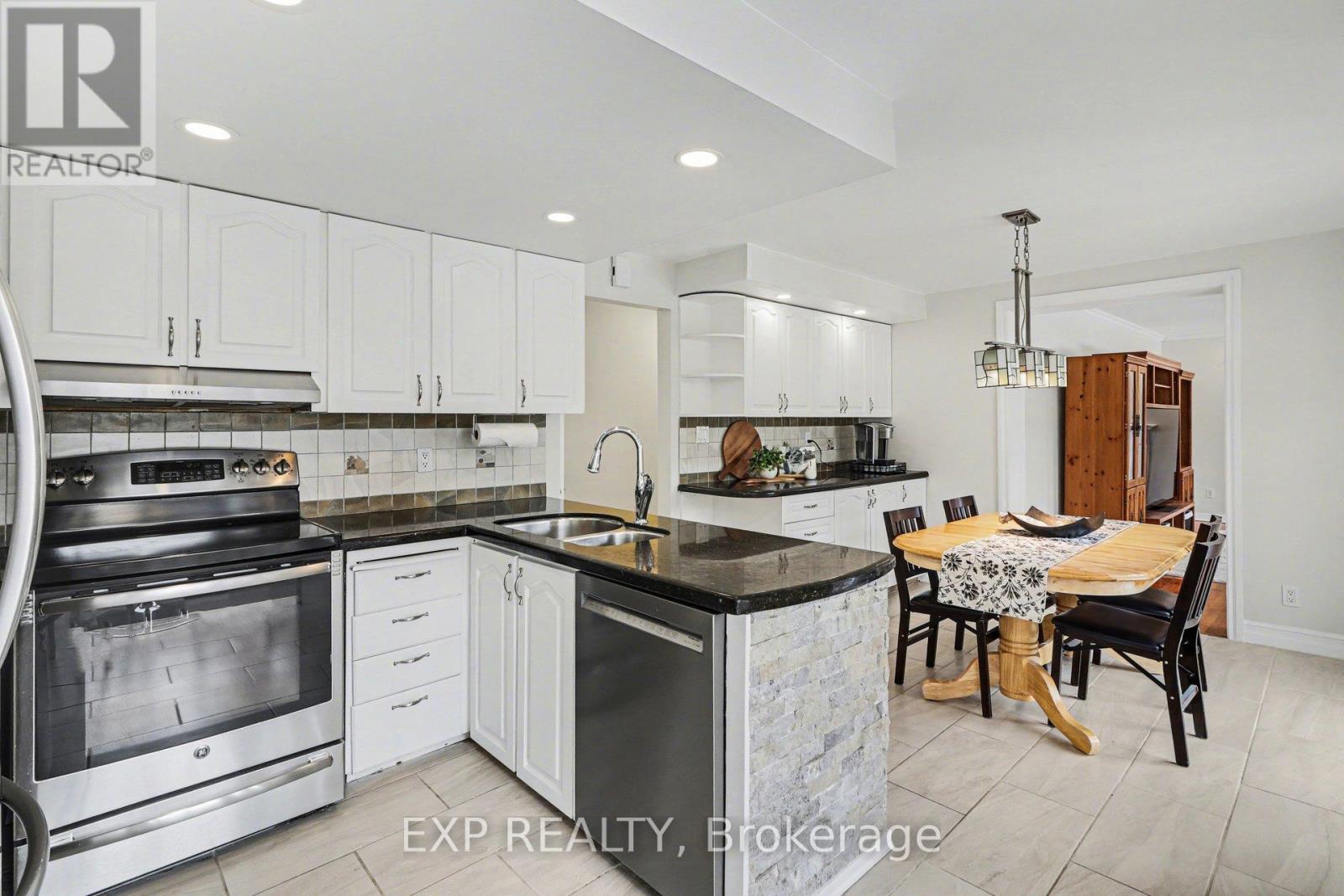 1528 Missyabit Drive, Ottawa, Ontario  K1E 2M6 - Photo 13 - X12920670