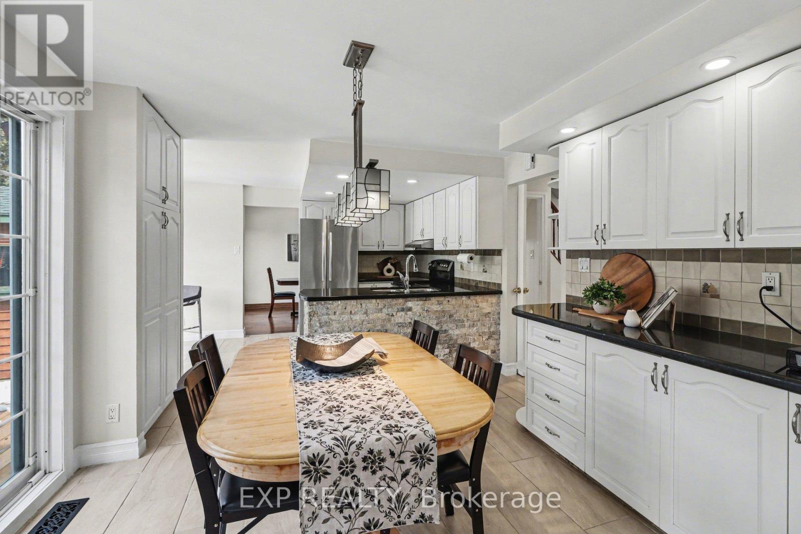 1528 Missyabit Drive, Ottawa, Ontario  K1E 2M6 - Photo 14 - X12920670