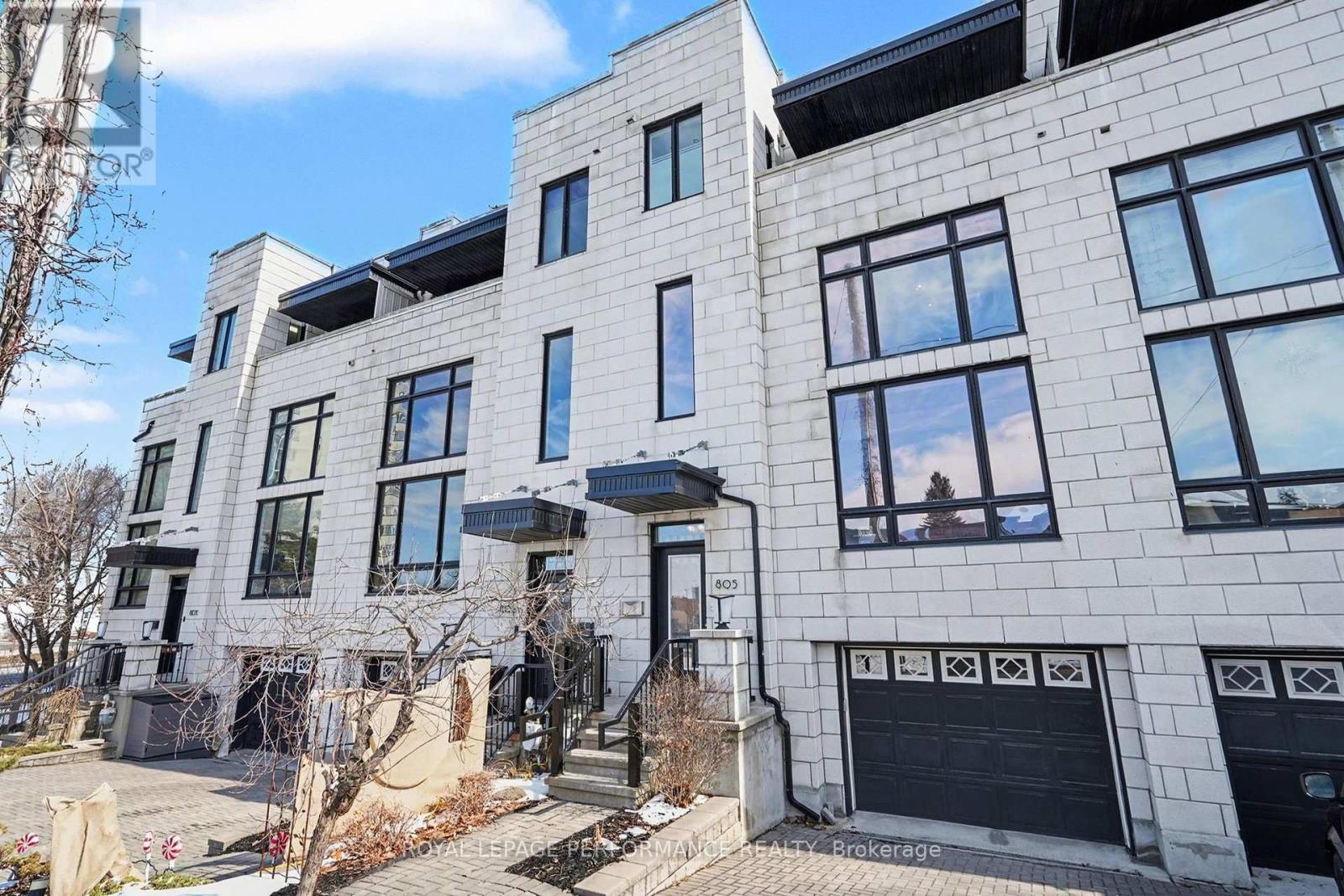 805 Kingsmere Avenue, Ottawa, Ontario  K2A 3J8 - Photo 2 - X12920672