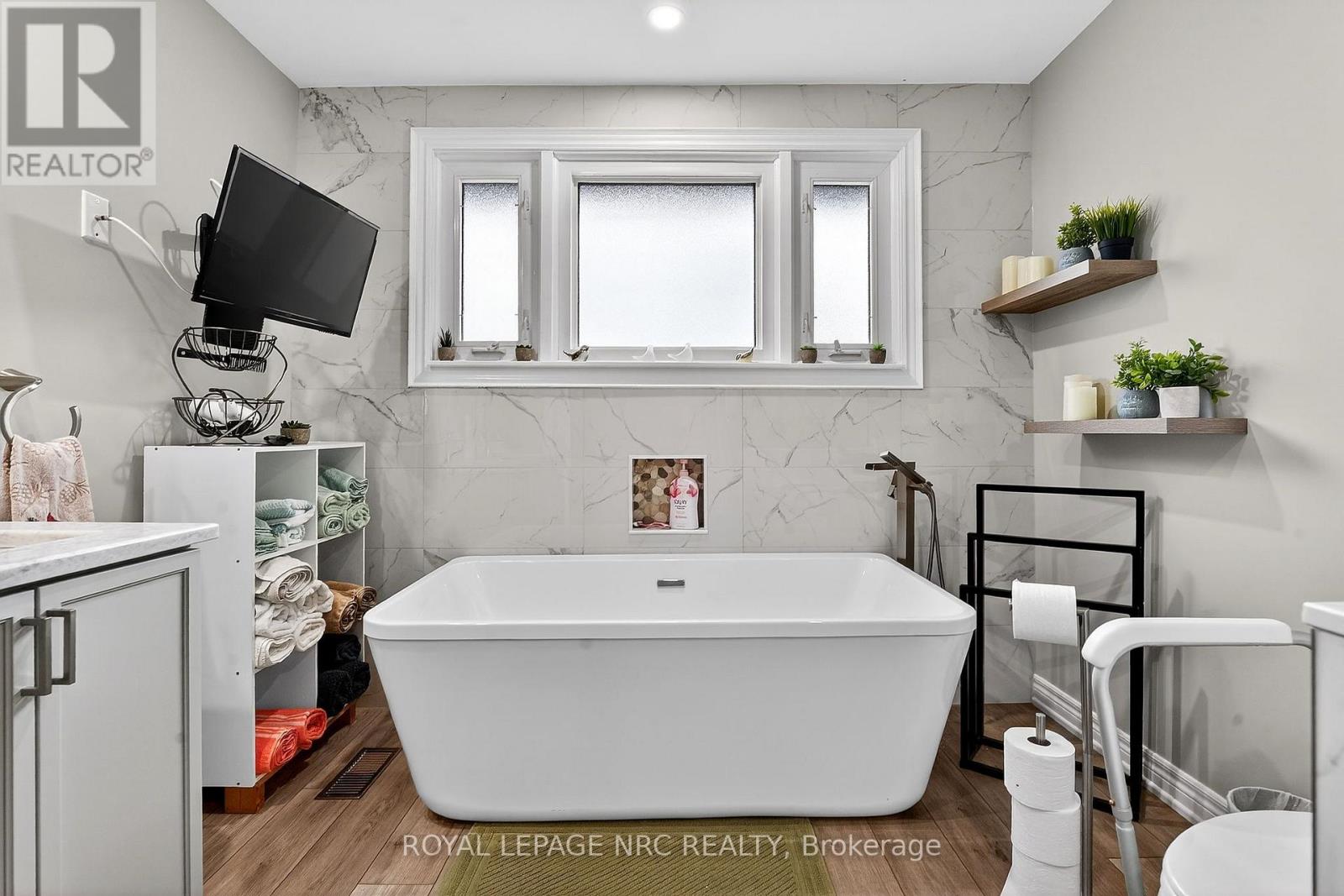 700 Lakeside Road, Fort Erie (Crescent Park), Ontario  L2A 4Y5 - Photo 19 - X12920530