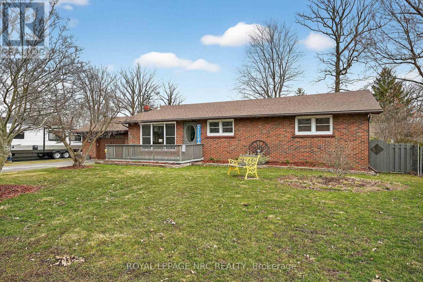 700 Lakeside Road, Fort Erie (Crescent Park), Ontario  L2A 4Y5 - Photo 3 - X12920530