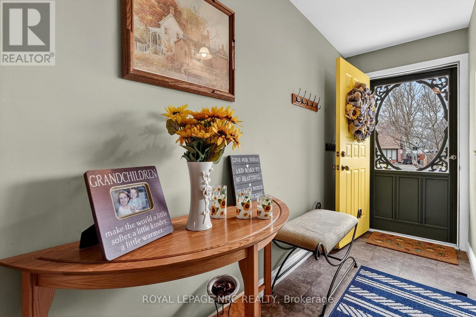 700 Lakeside Road, Fort Erie (Crescent Park), Ontario  L2A 4Y5 - Photo 6 - X12920530