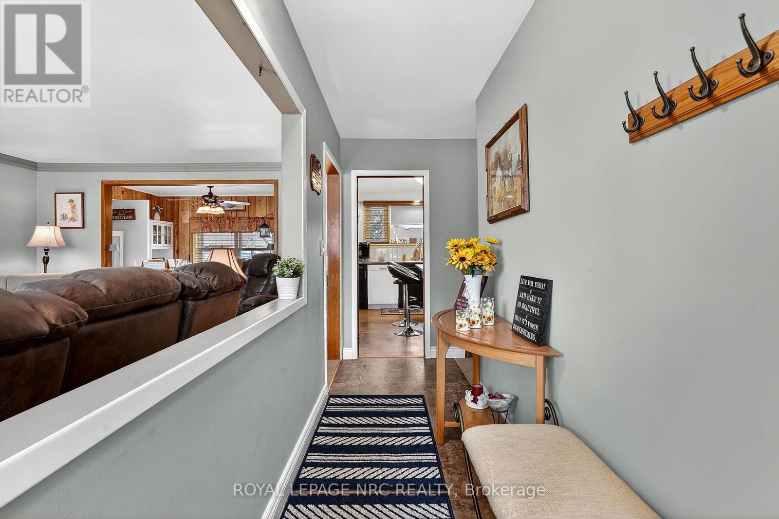 700 Lakeside Road, Fort Erie (Crescent Park), Ontario  L2A 4Y5 - Photo 8 - X12920530