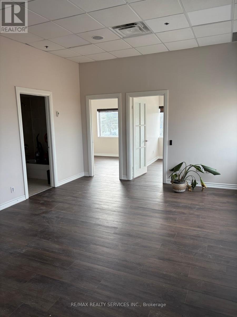 216 - 19 Woodbine Downs Boulevard, Toronto, Ontario  M9W 6N5 - Photo 11 - W12499644