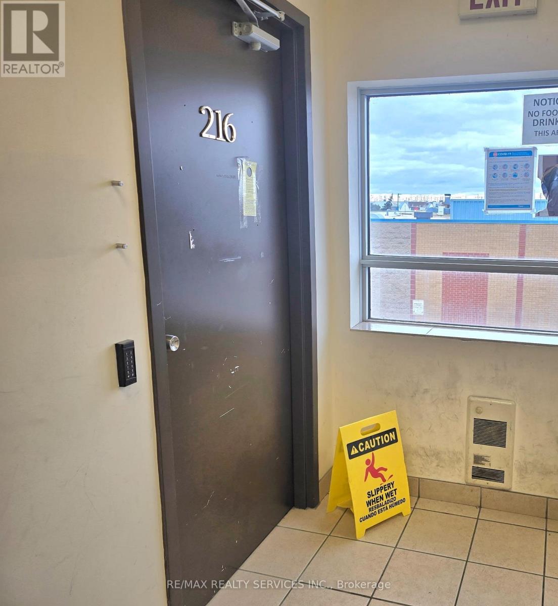 216 - 19 Woodbine Downs Boulevard, Toronto, Ontario  M9W 6N5 - Photo 3 - W12499644