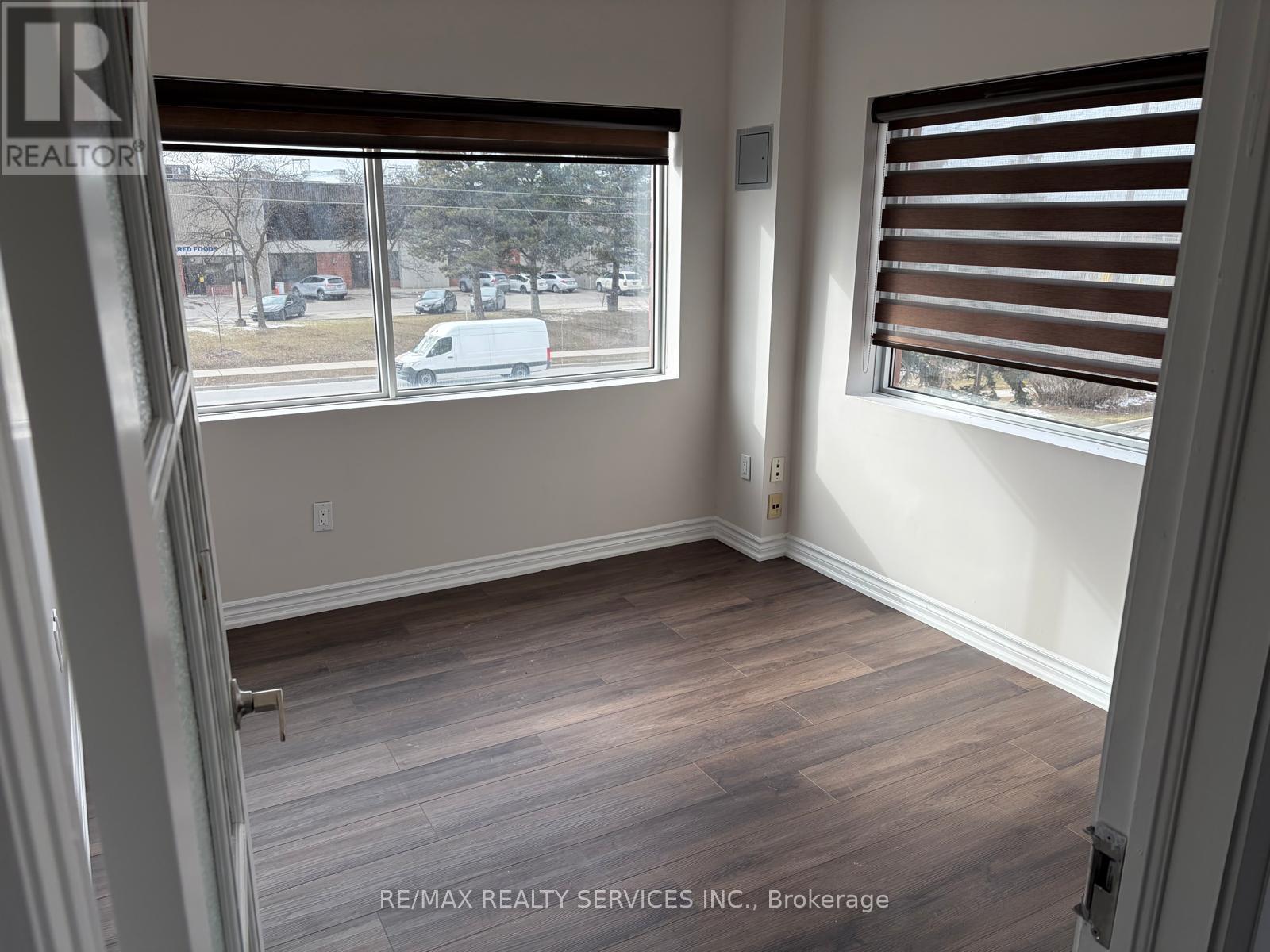 216 - 19 Woodbine Downs Boulevard, Toronto, Ontario  M9W 6N5 - Photo 6 - W12499644