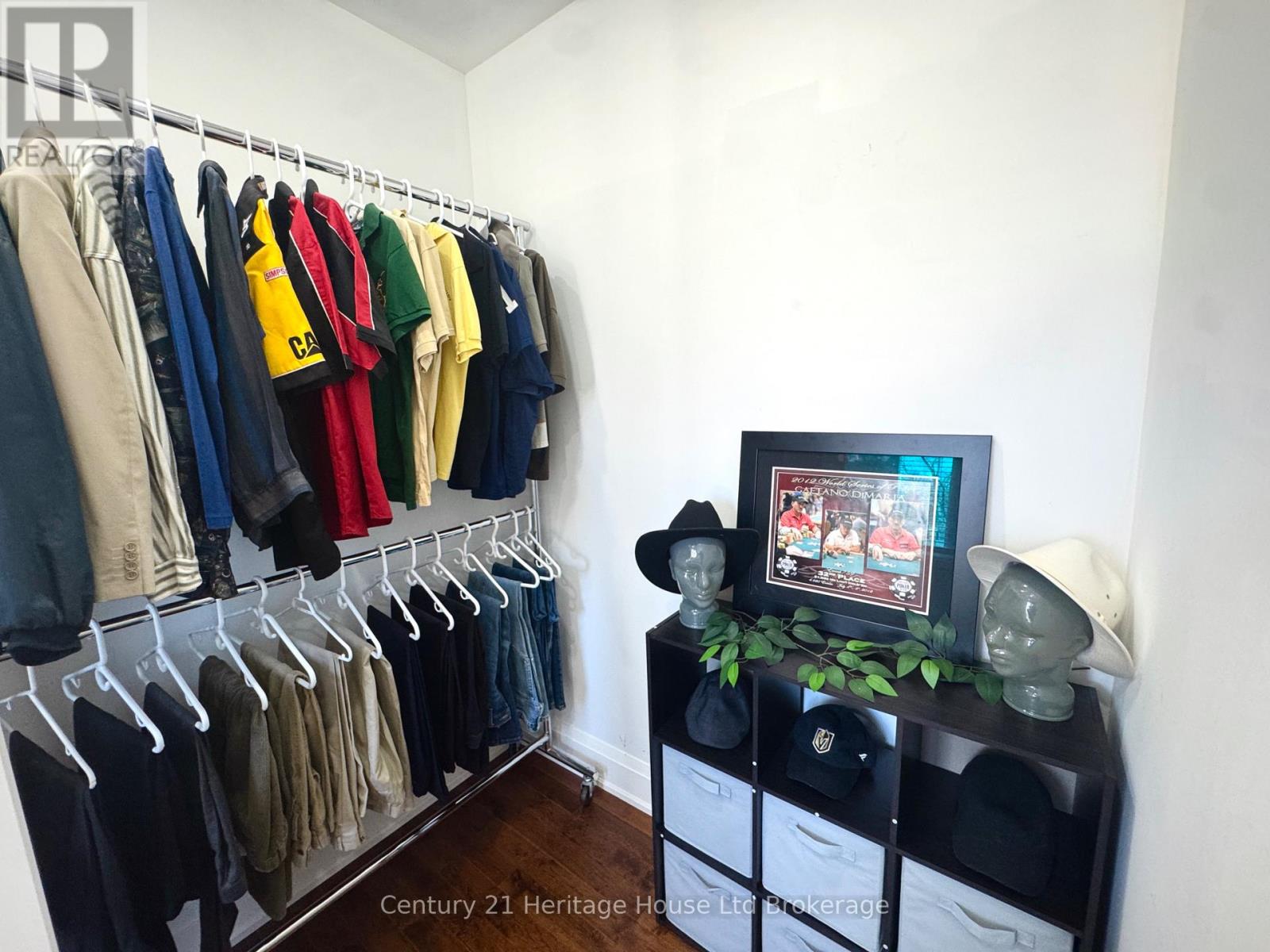 Photo 24 of 39 for 61 Applewood Crescent