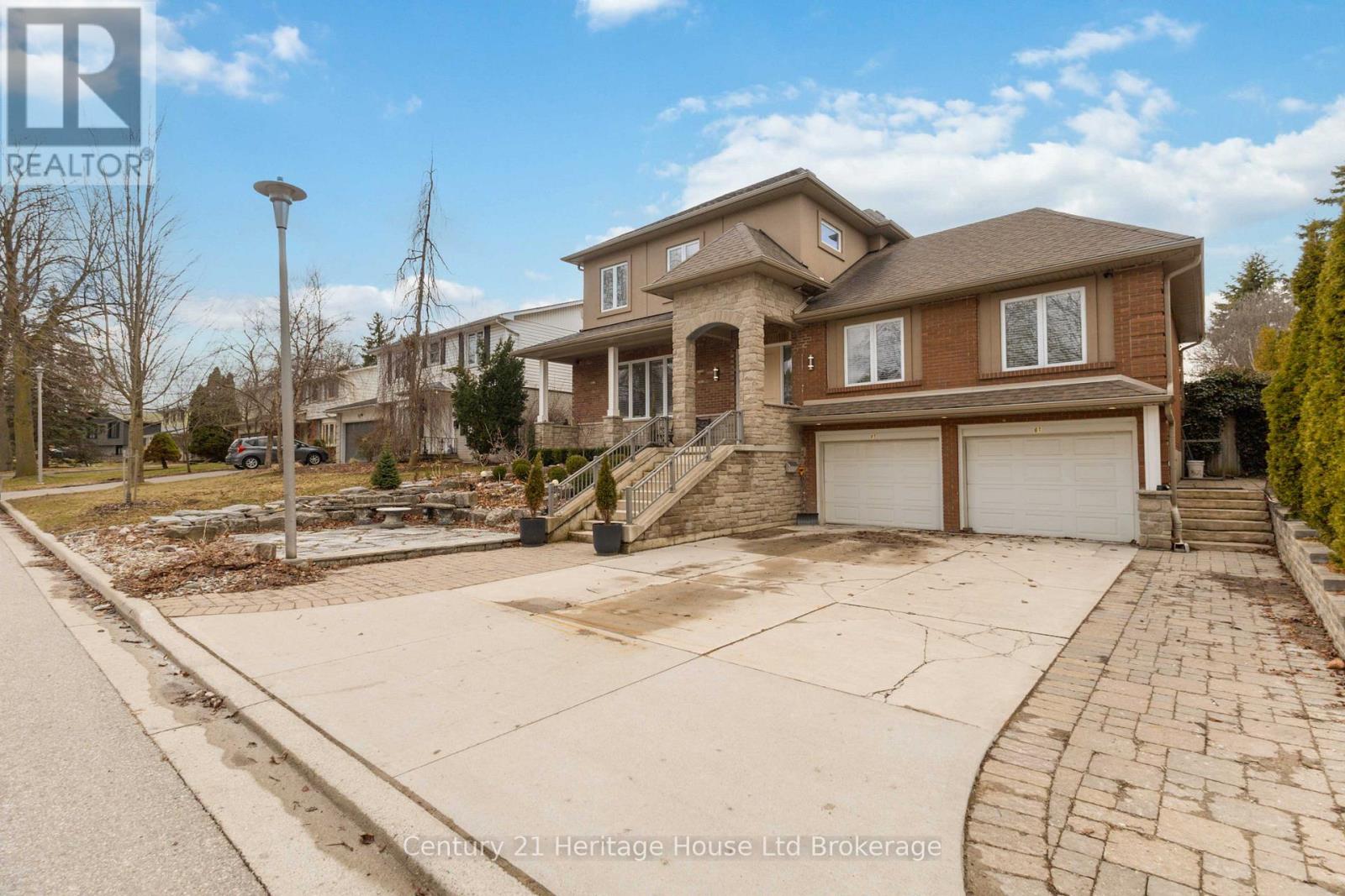 61 Applewood Crescent, London South, Ontario  N6J 3R1 - Photo 3 - X12920688