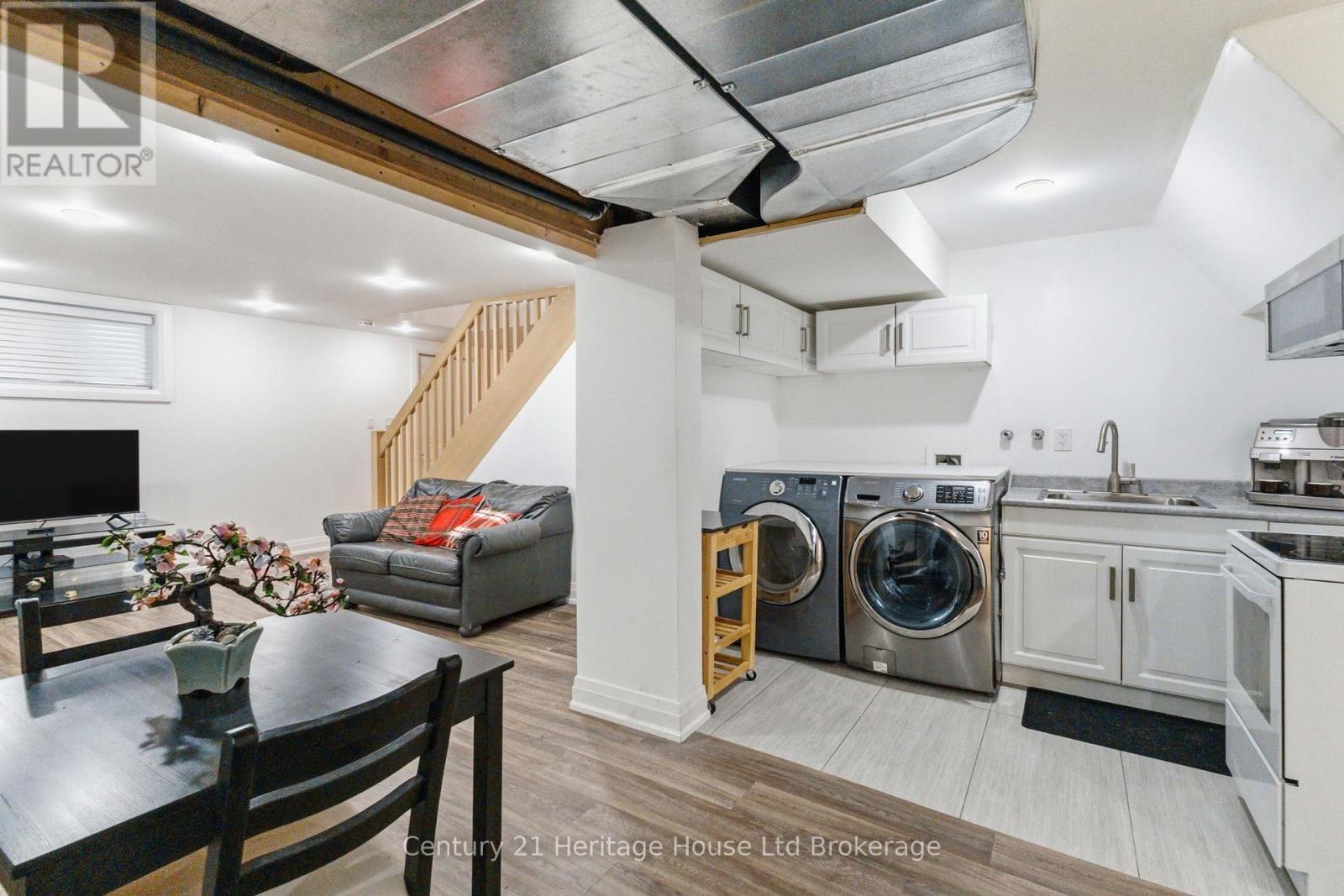 Photo 34 of 39 for 61 Applewood Crescent