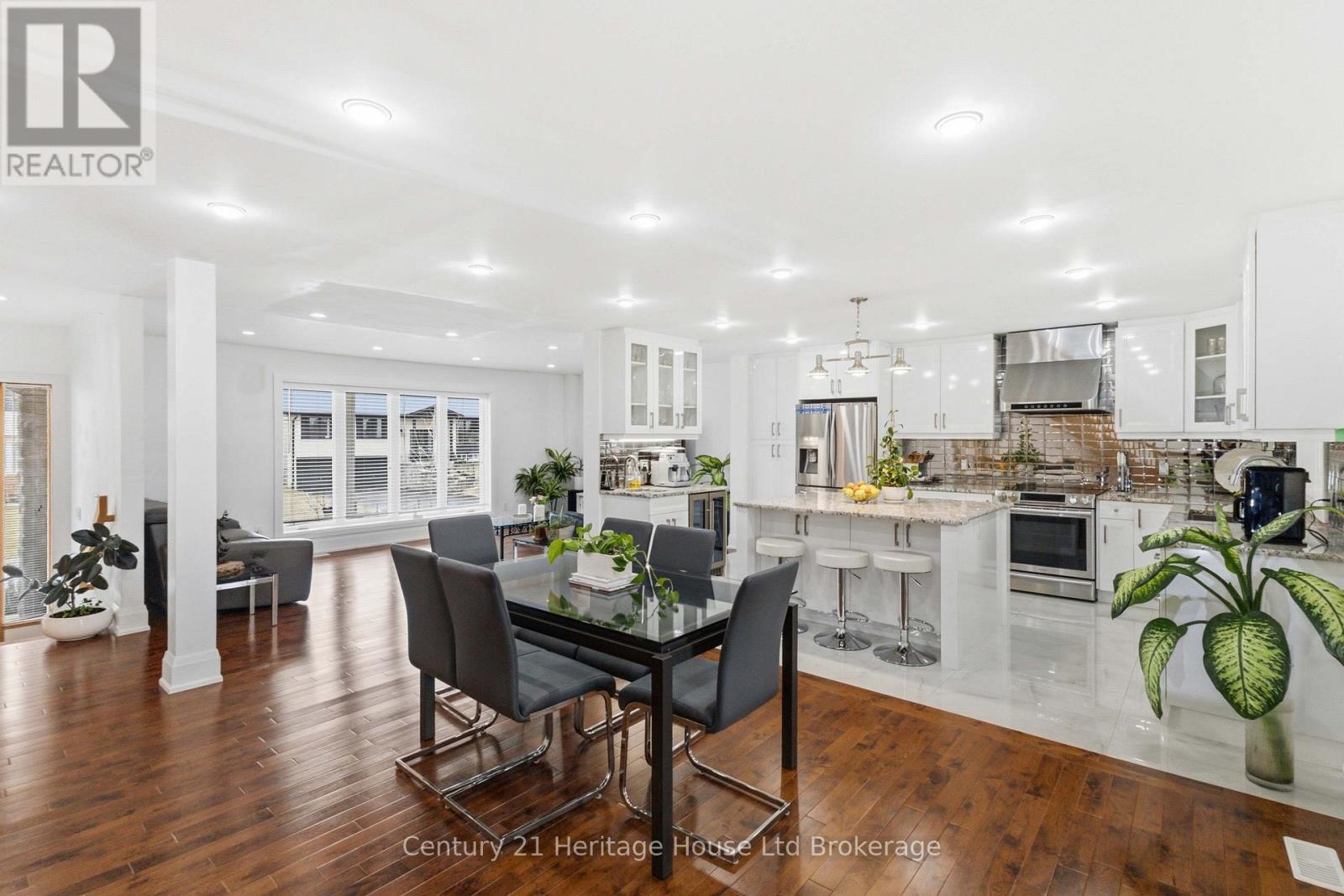 61 Applewood Crescent, London South, Ontario  N6J 3R1 - Photo 6 - X12920688