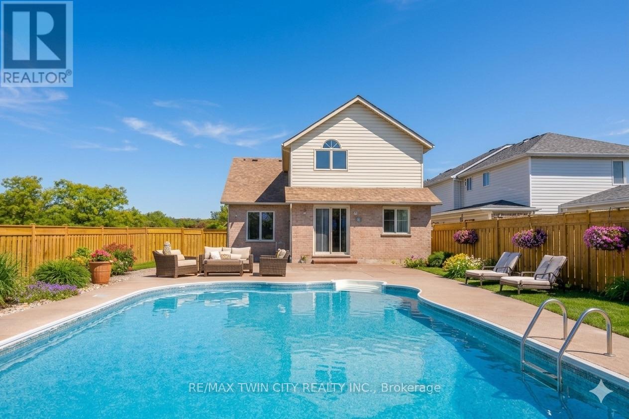 685 Coldstream Drive W, Waterloo, Ontario  N2V 2J1 - Photo 2 - X12895372