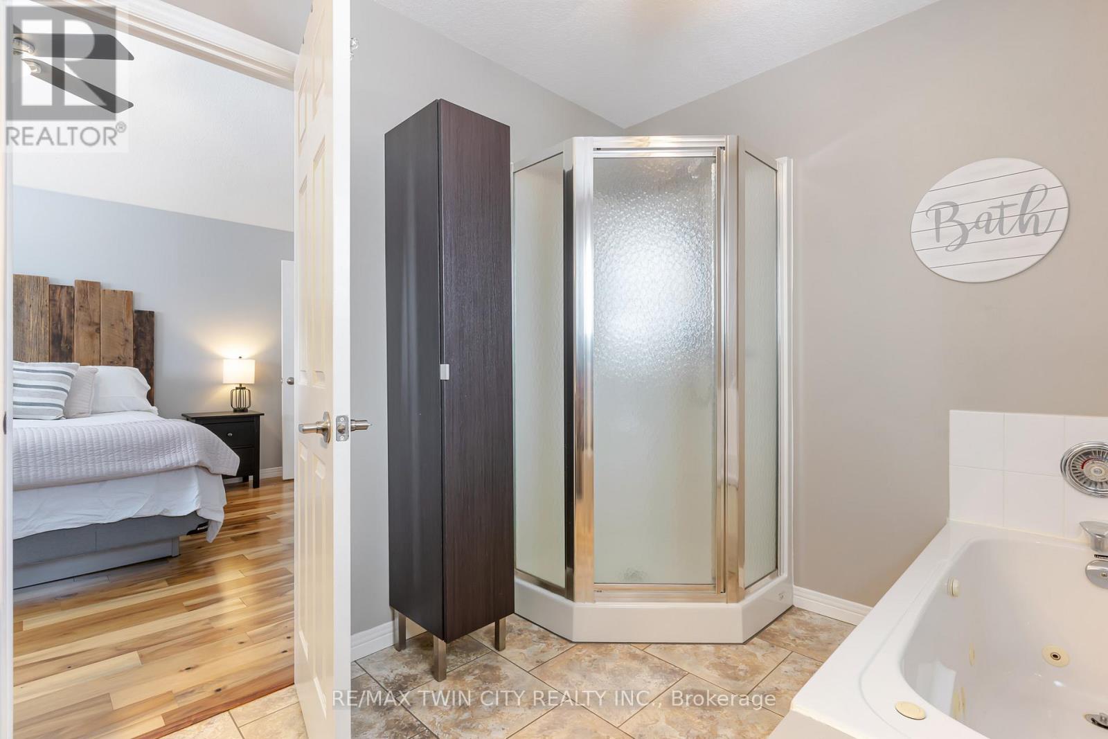 685 Coldstream Drive W, Waterloo, Ontario  N2V 2J1 - Photo 22 - X12895372