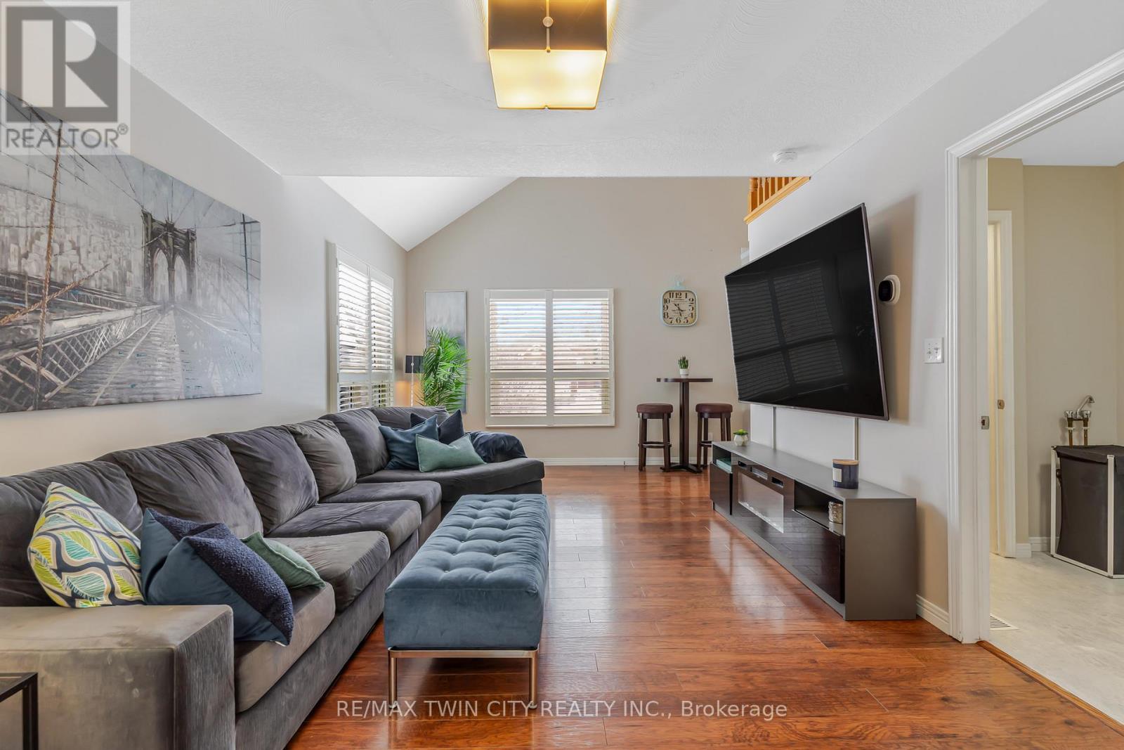 685 Coldstream Drive W, Waterloo, Ontario  N2V 2J1 - Photo 9 - X12895372