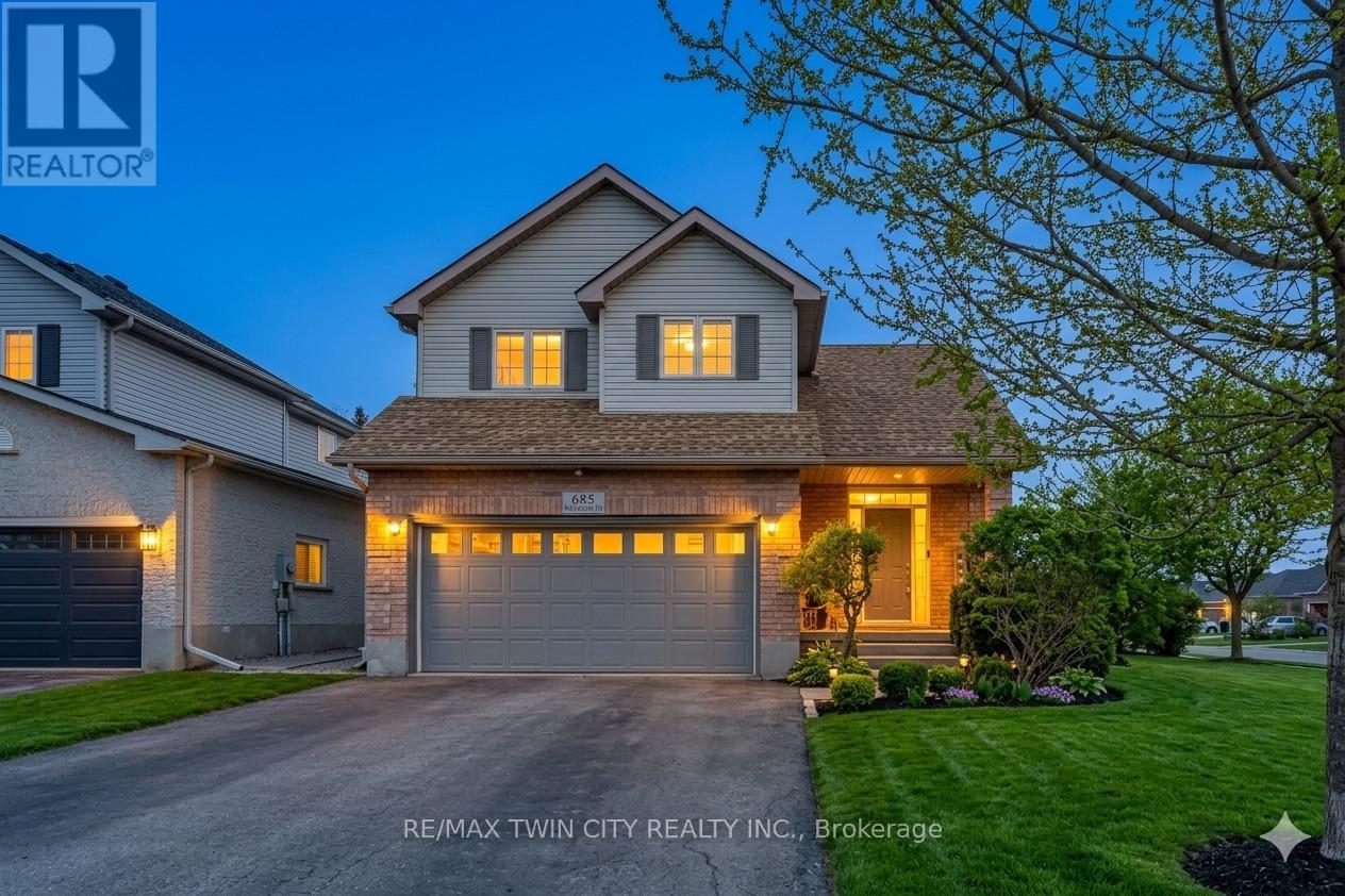 685 Coldstream Drive W, Waterloo, Ontario  N2V 2J1 - Photo 3 - X12895372