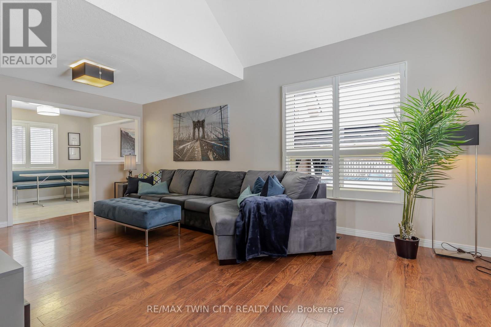 685 Coldstream Drive W, Waterloo, Ontario  N2V 2J1 - Photo 7 - X12895372