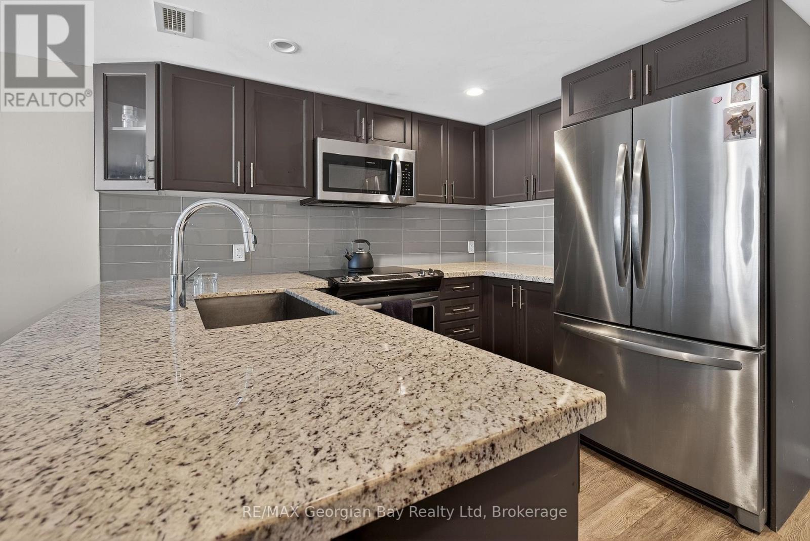 102 - 80 Horseshoe Boulevard, Oro-Medonte, Ontario  L4M 4Y8 - Photo 4 - S12920618