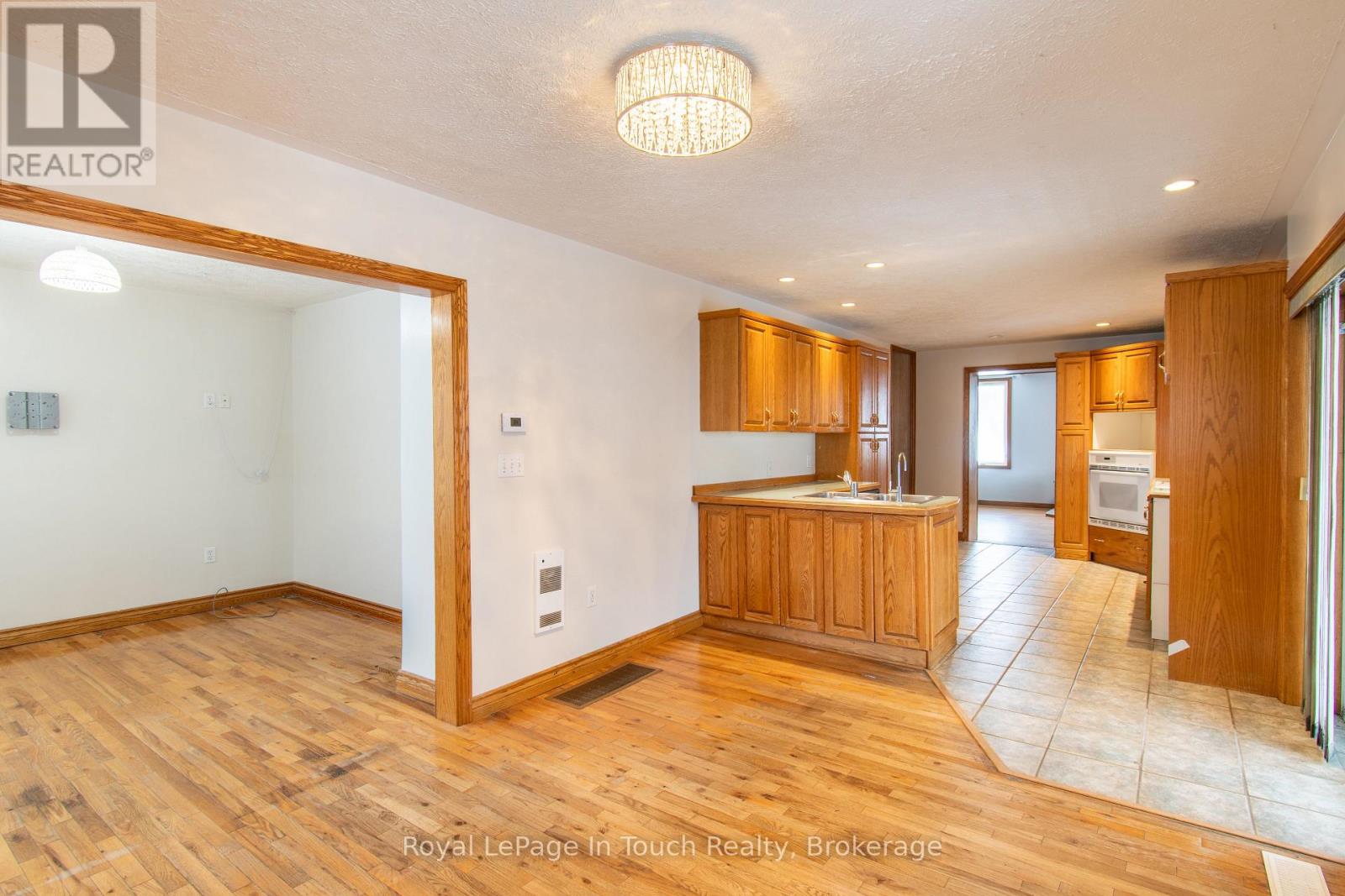 326 Lafontaine Road W, Tiny, Ontario  L9M 0H1 - Photo 10 - S12920684