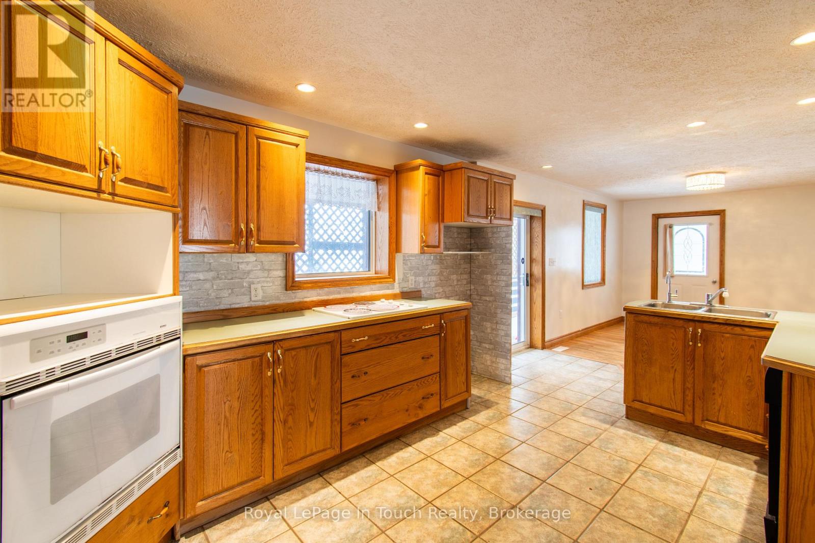 326 Lafontaine Road W, Tiny, Ontario  L9M 0H1 - Photo 12 - S12920684