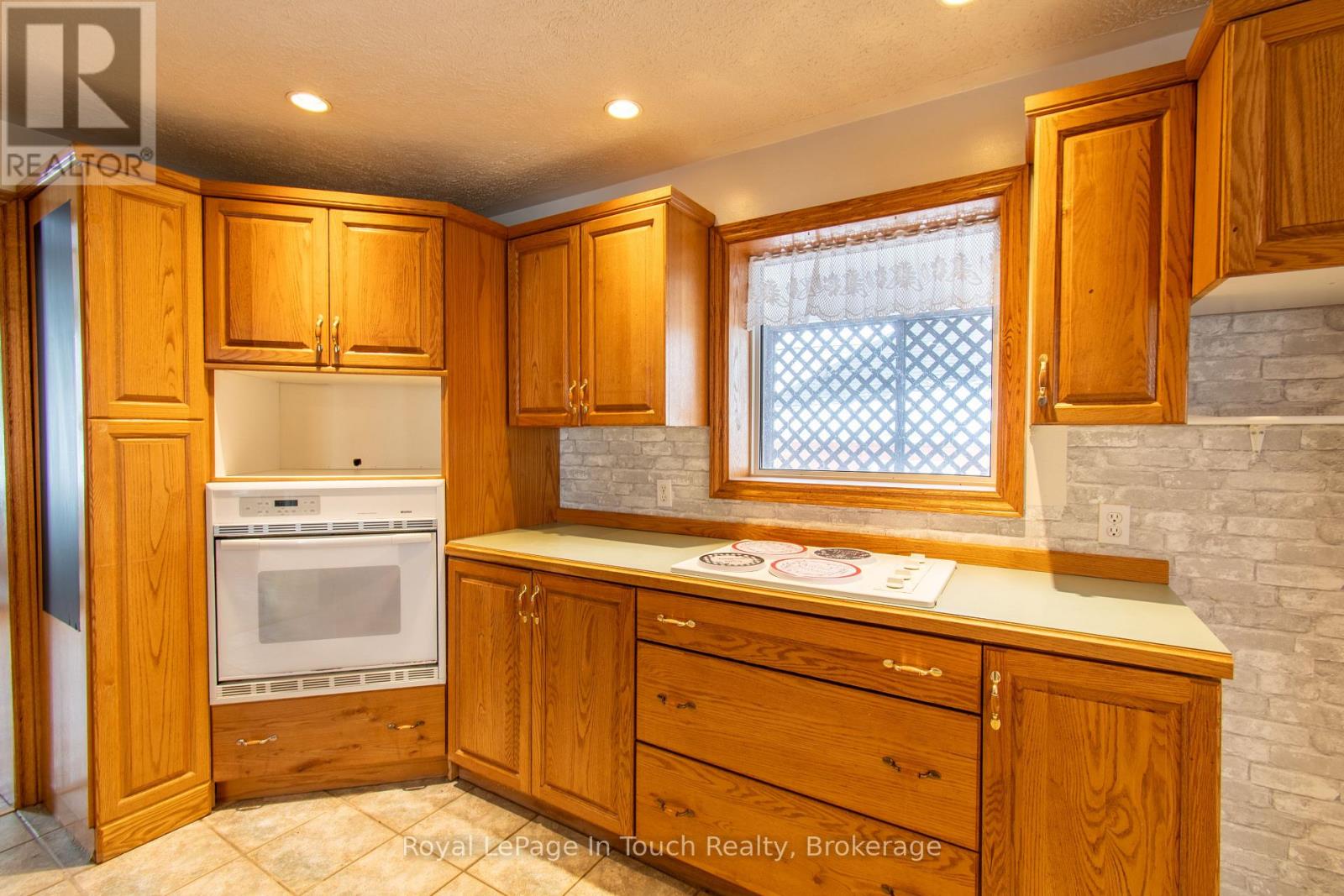 326 Lafontaine Road W, Tiny, Ontario  L9M 0H1 - Photo 13 - S12920684