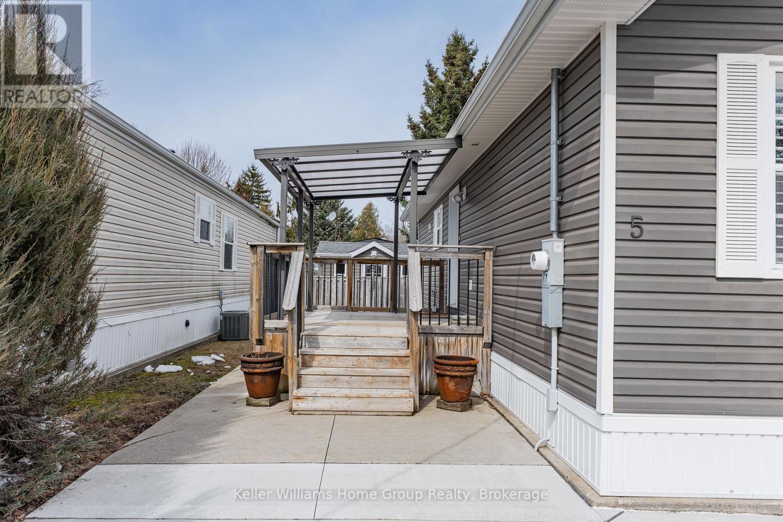 5 Elm Street, Puslinch, Ontario  N0B 2J0 - Photo 3 - X12920520