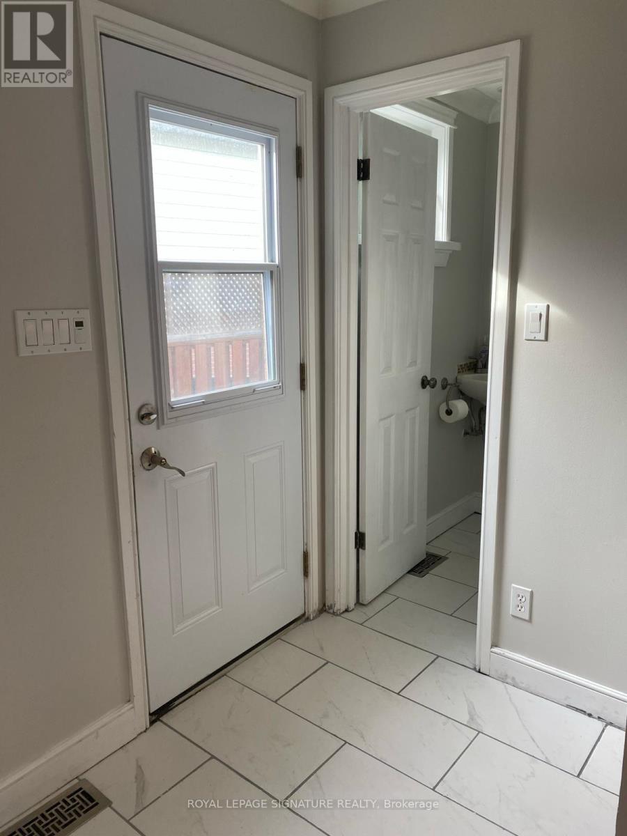 459 Dixon Boulevard, Newmarket, Ontario  L3Y 5C9 - Photo 10 - N12920554