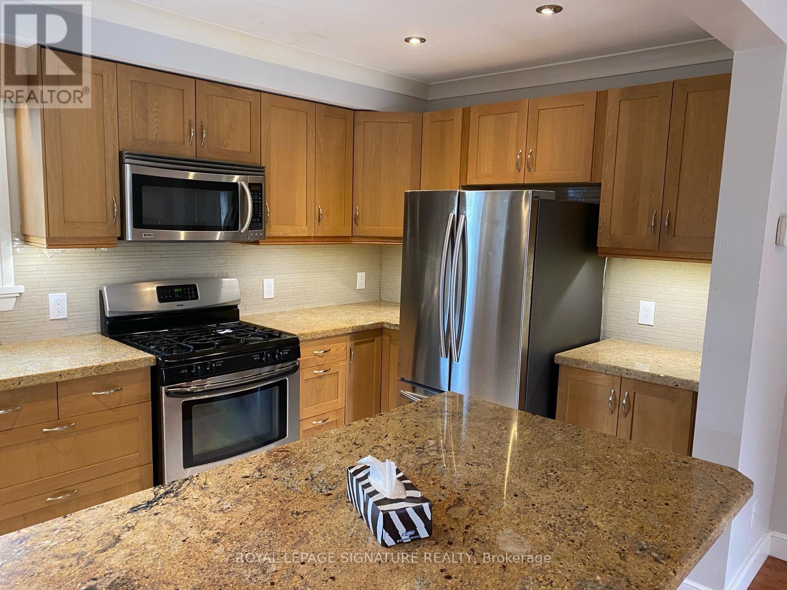 459 Dixon Boulevard, Newmarket, Ontario  L3Y 5C9 - Photo 6 - N12920554