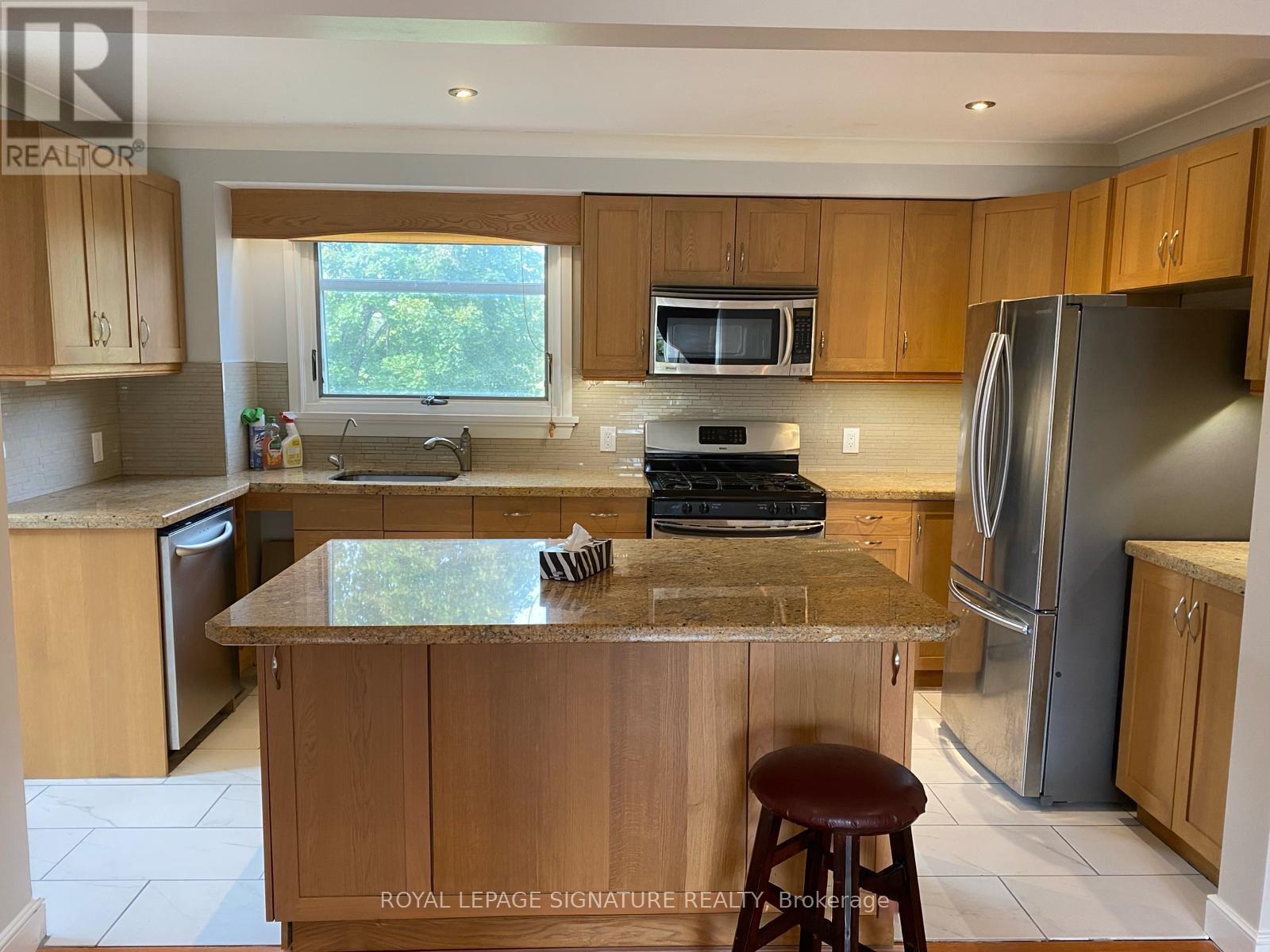 459 Dixon Boulevard, Newmarket, Ontario  L3Y 5C9 - Photo 7 - N12920554