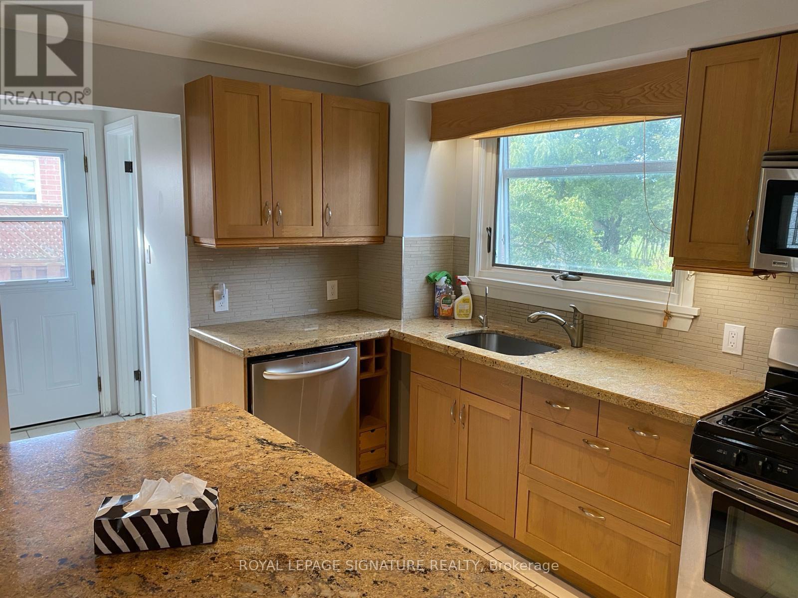 459 Dixon Boulevard, Newmarket, Ontario  L3Y 5C9 - Photo 9 - N12920554