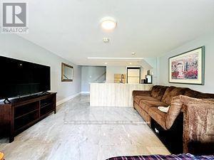 15 Lake Drive N, Georgina, Ontario  L4P 1A1 - Photo 4 - N12920660