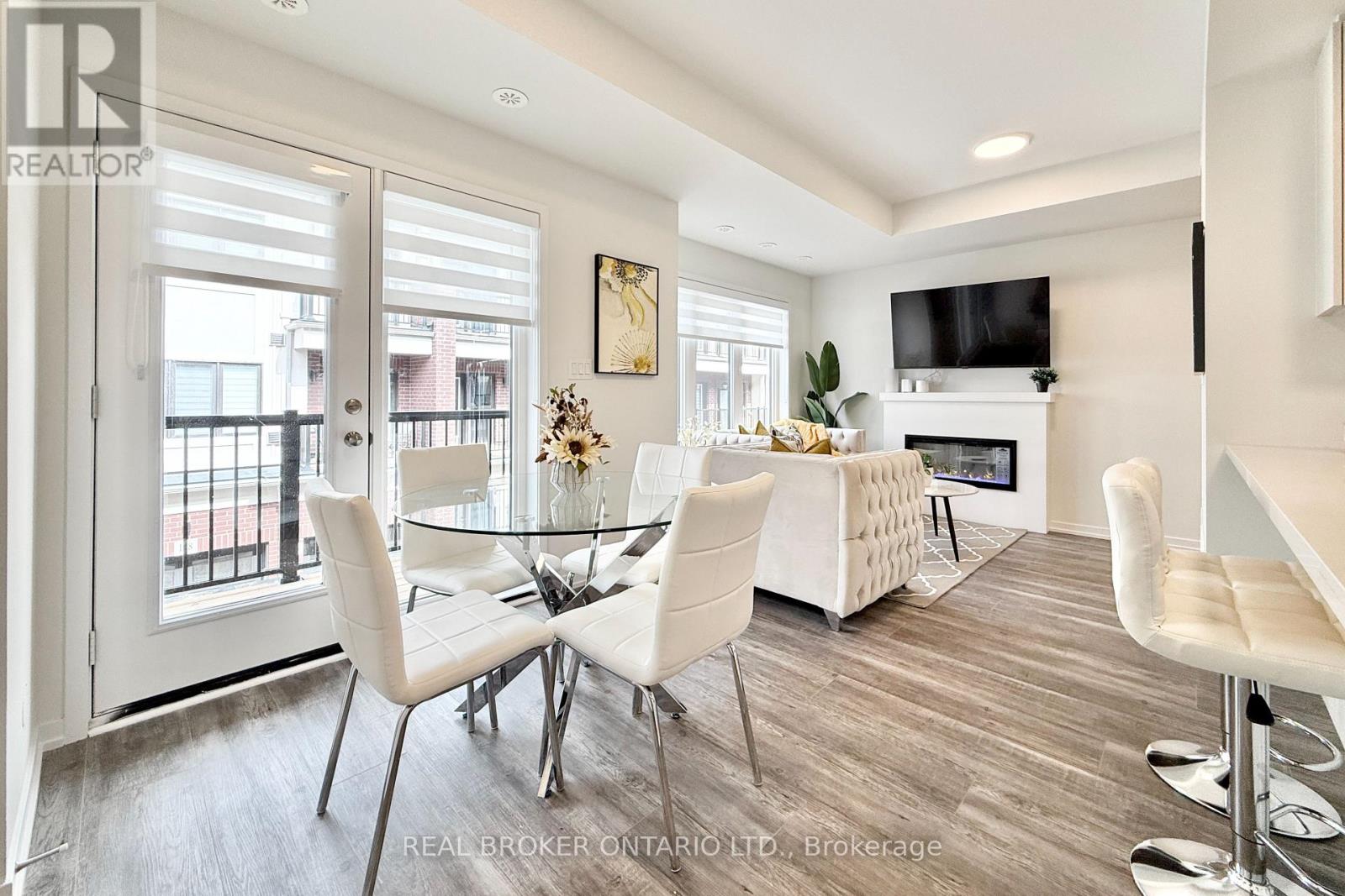 119 Matawin Lane, Richmond Hill, Ontario  L4B 0H7 - Photo 2 - N12920722