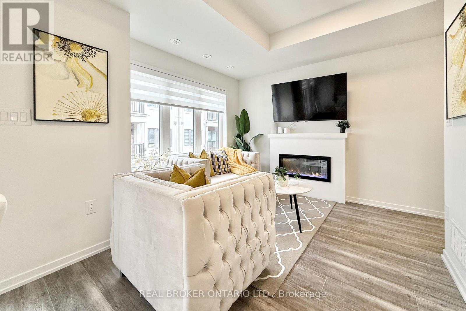 119 Matawin Lane, Richmond Hill, Ontario  L4B 0H7 - Photo 3 - N12920722