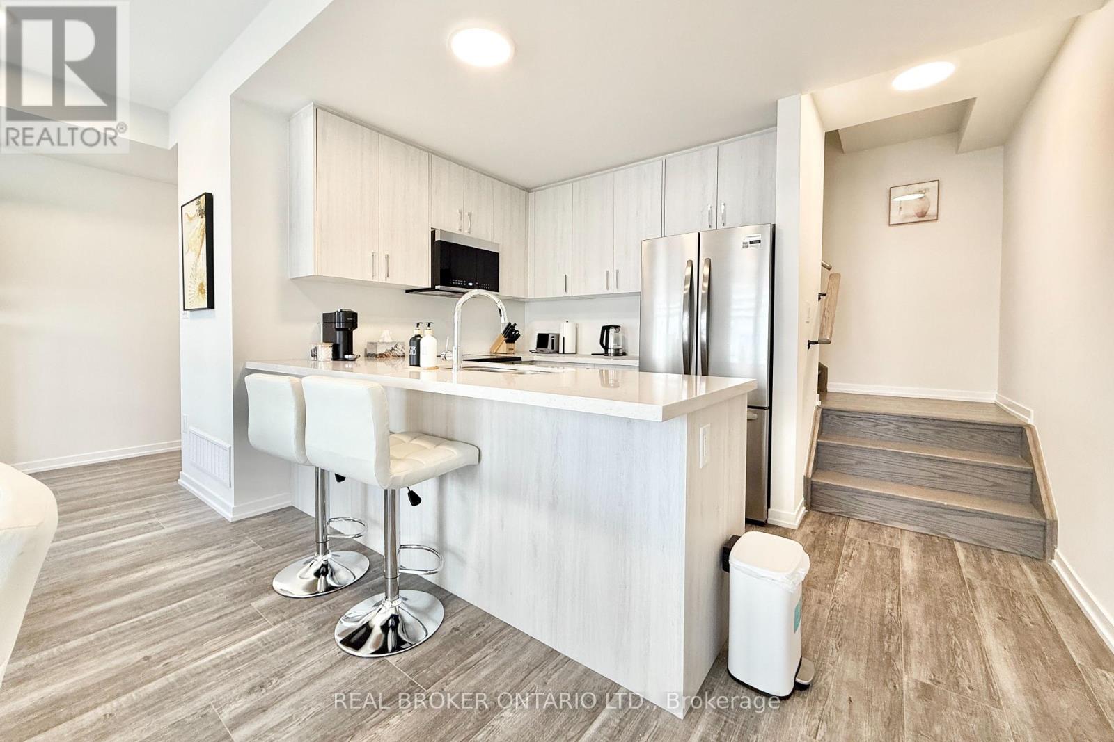 119 Matawin Lane, Richmond Hill, Ontario  L4B 0H7 - Photo 5 - N12920722