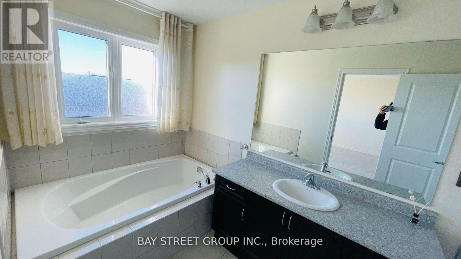 47 Port Arthur Crescent, Richmond Hill, Ontario  L4E 3N9 - Photo 11 - N12920736