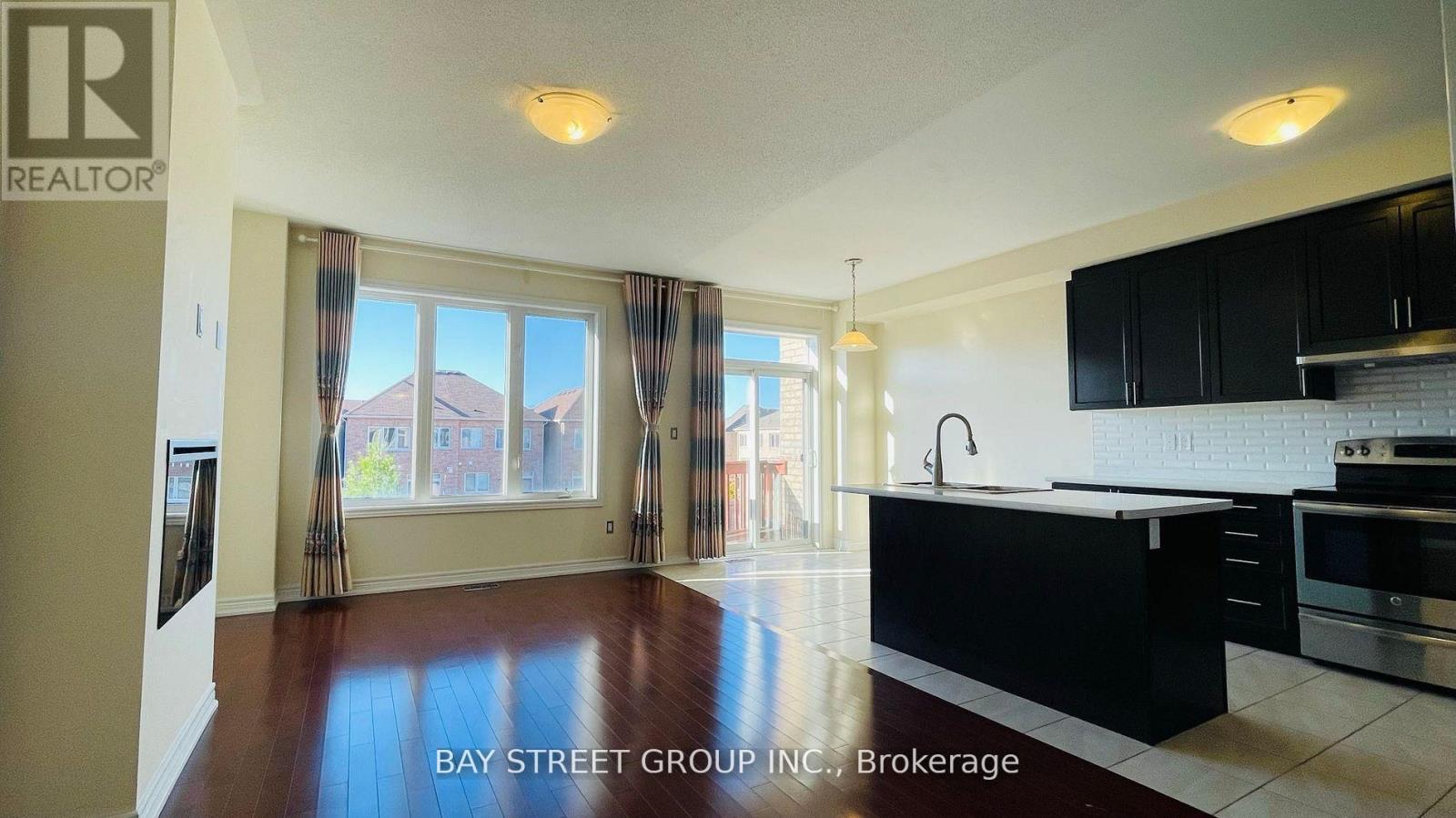 47 Port Arthur Crescent, Richmond Hill, Ontario  L4E 3N9 - Photo 3 - N12920736