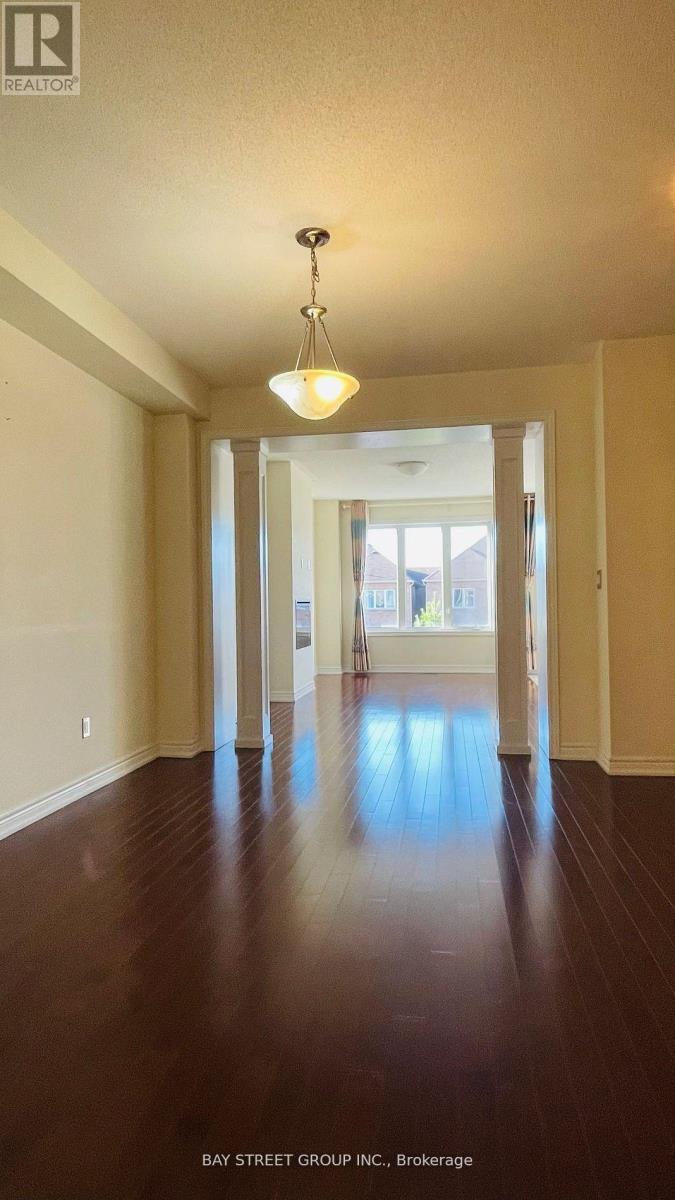 47 Port Arthur Crescent, Richmond Hill, Ontario  L4E 3N9 - Photo 4 - N12920736