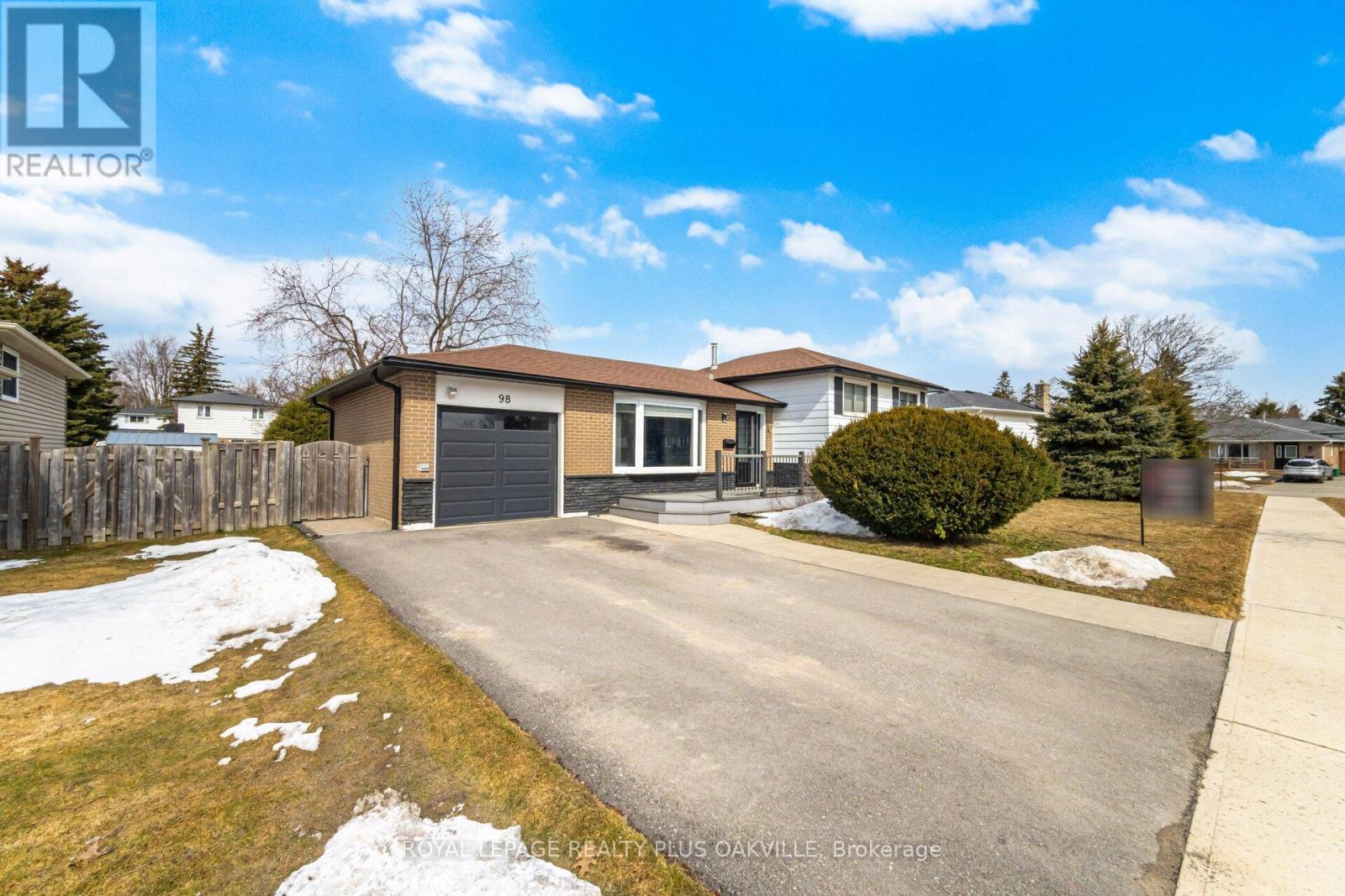 98 Rustic Crescent, Orangeville, Ontario  L9W 1S9 - Photo 4 - W12827644